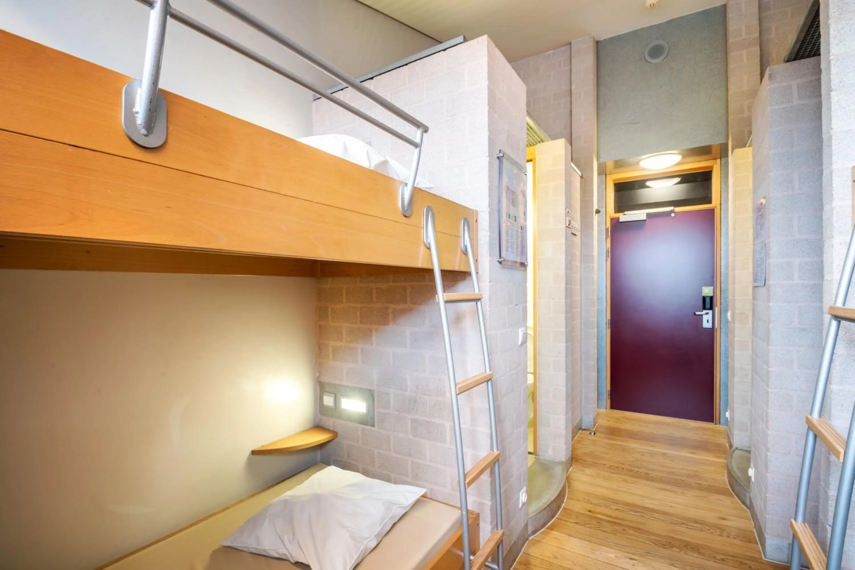 bunk bed, Bed in Auberge de Jeunesse de Mons