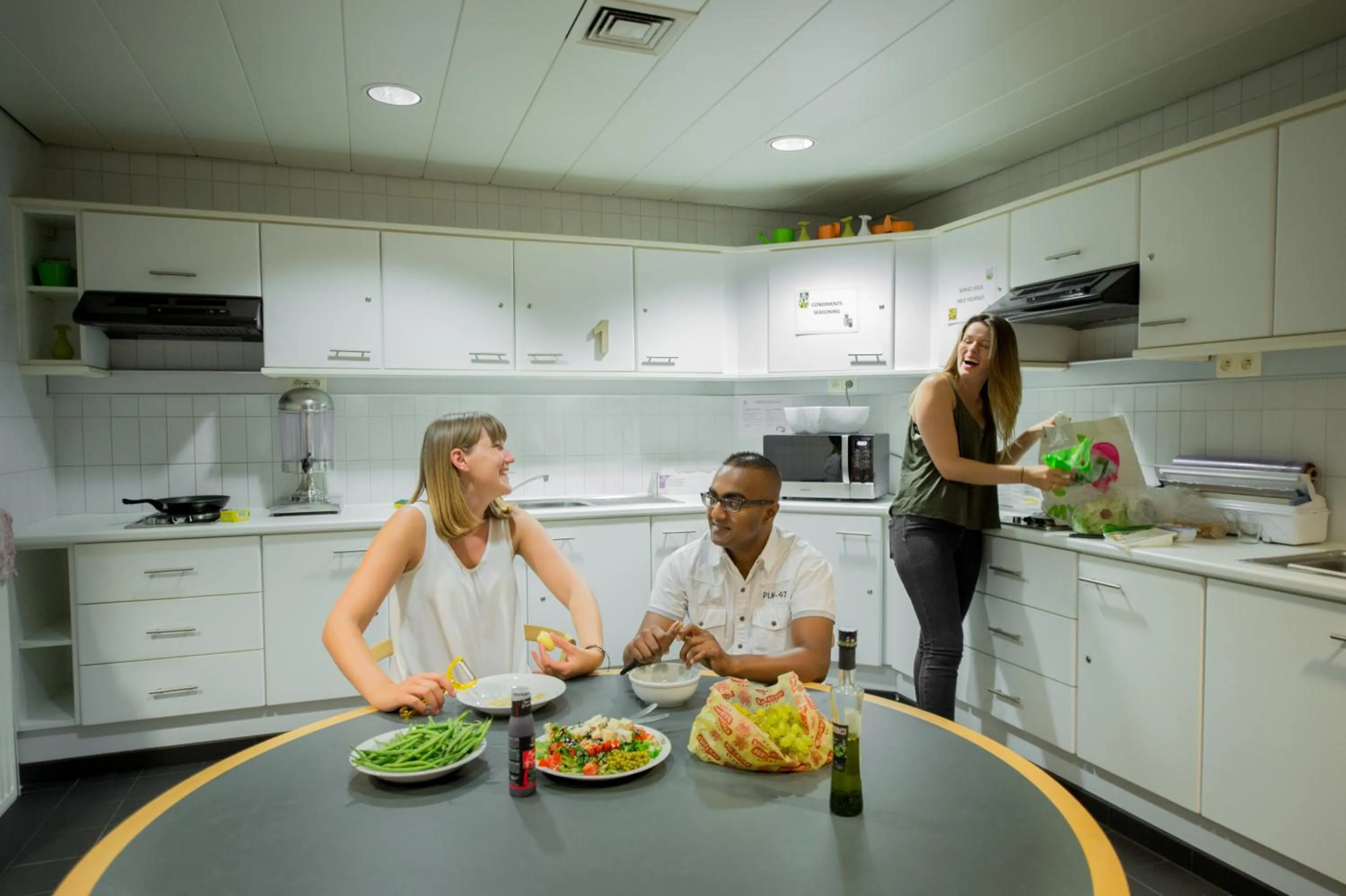 Restaurant/places to eat in Auberge de Jeunesse de Mons