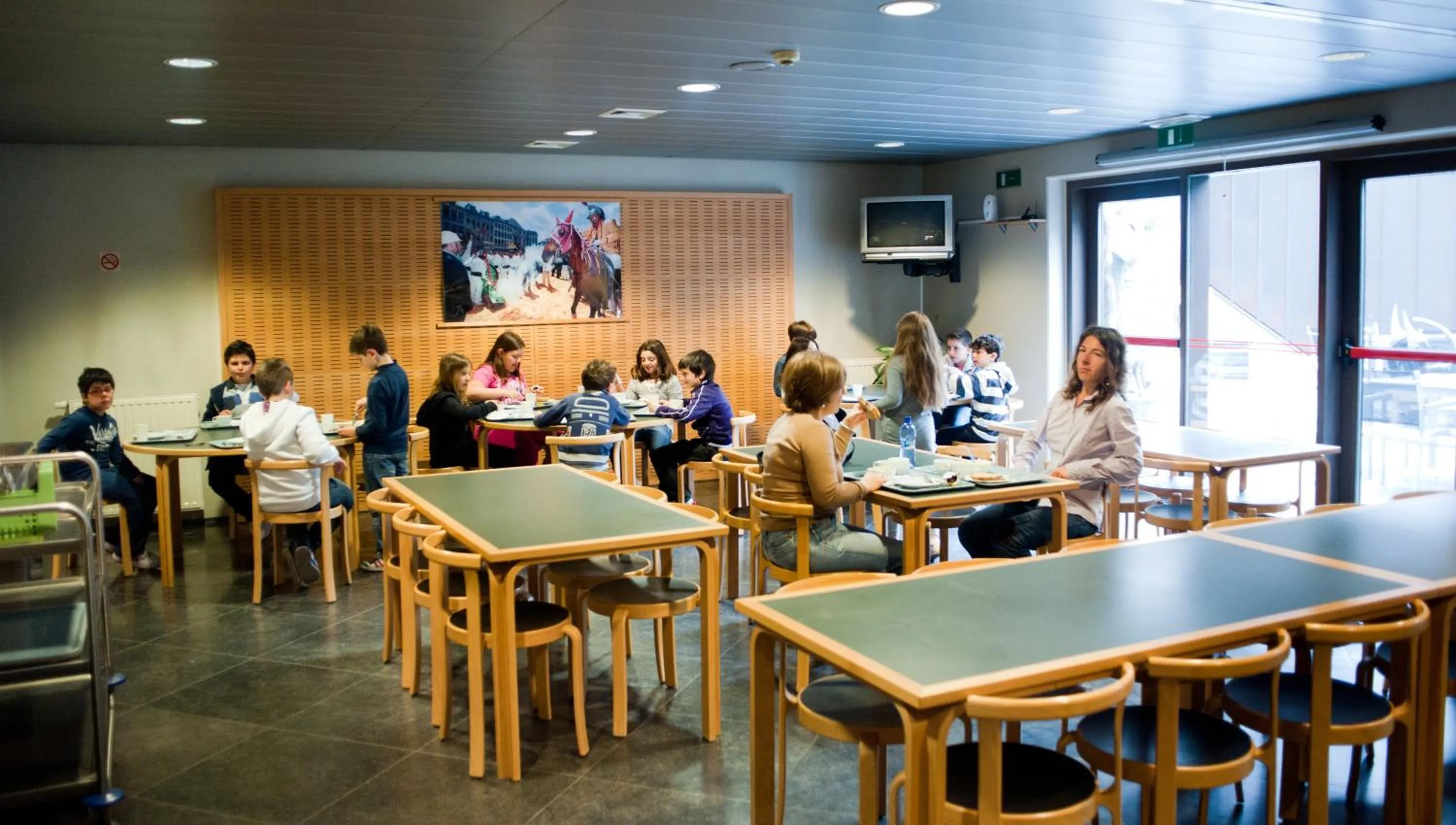 Restaurant/places to eat in Auberge de Jeunesse de Mons