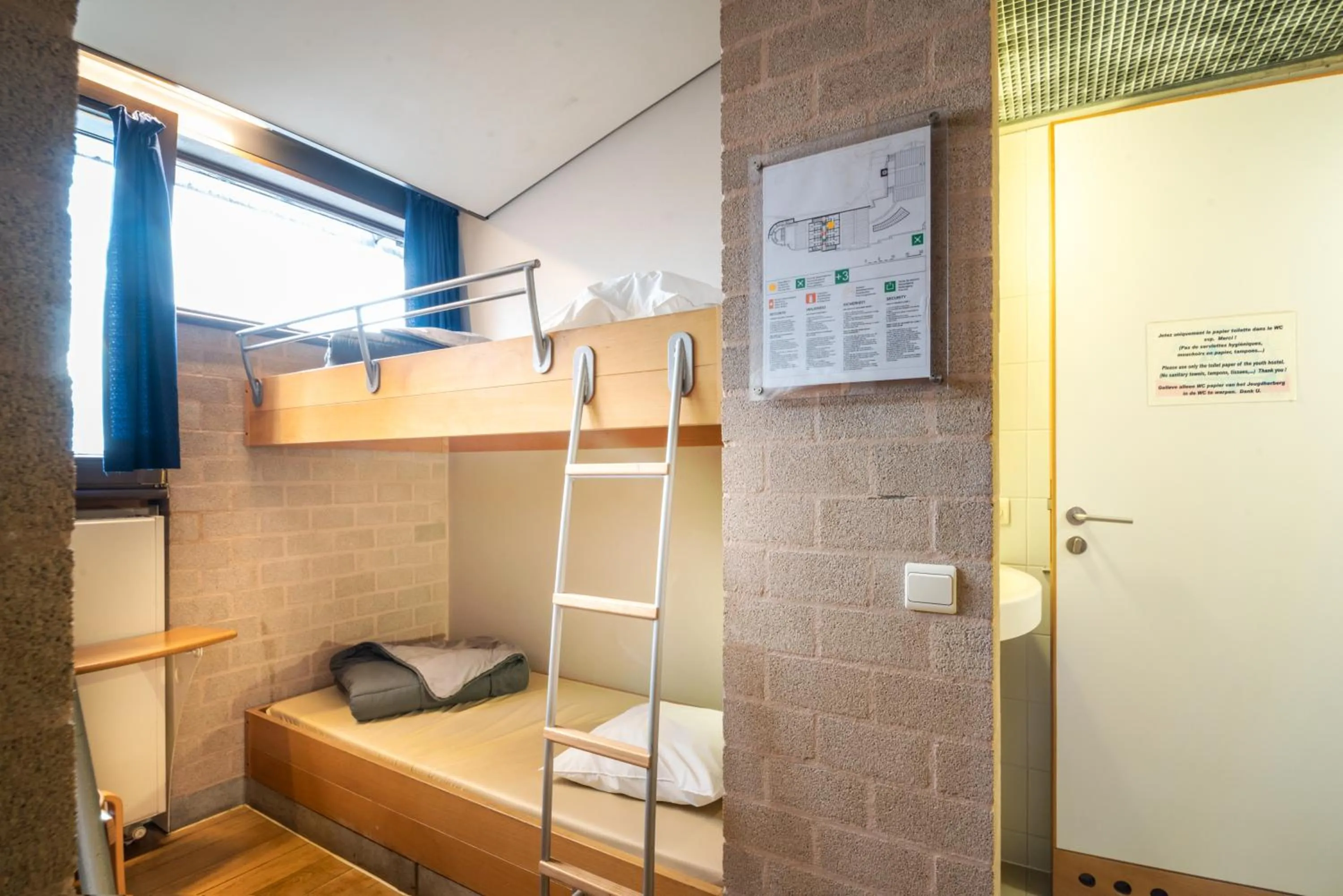 bunk bed in Auberge de Jeunesse de Mons
