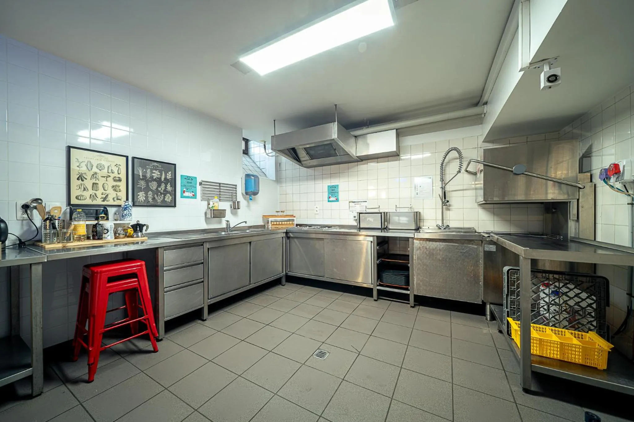 Communal kitchen in Auberge de Jeunesse de Tournai - Youth Hostel