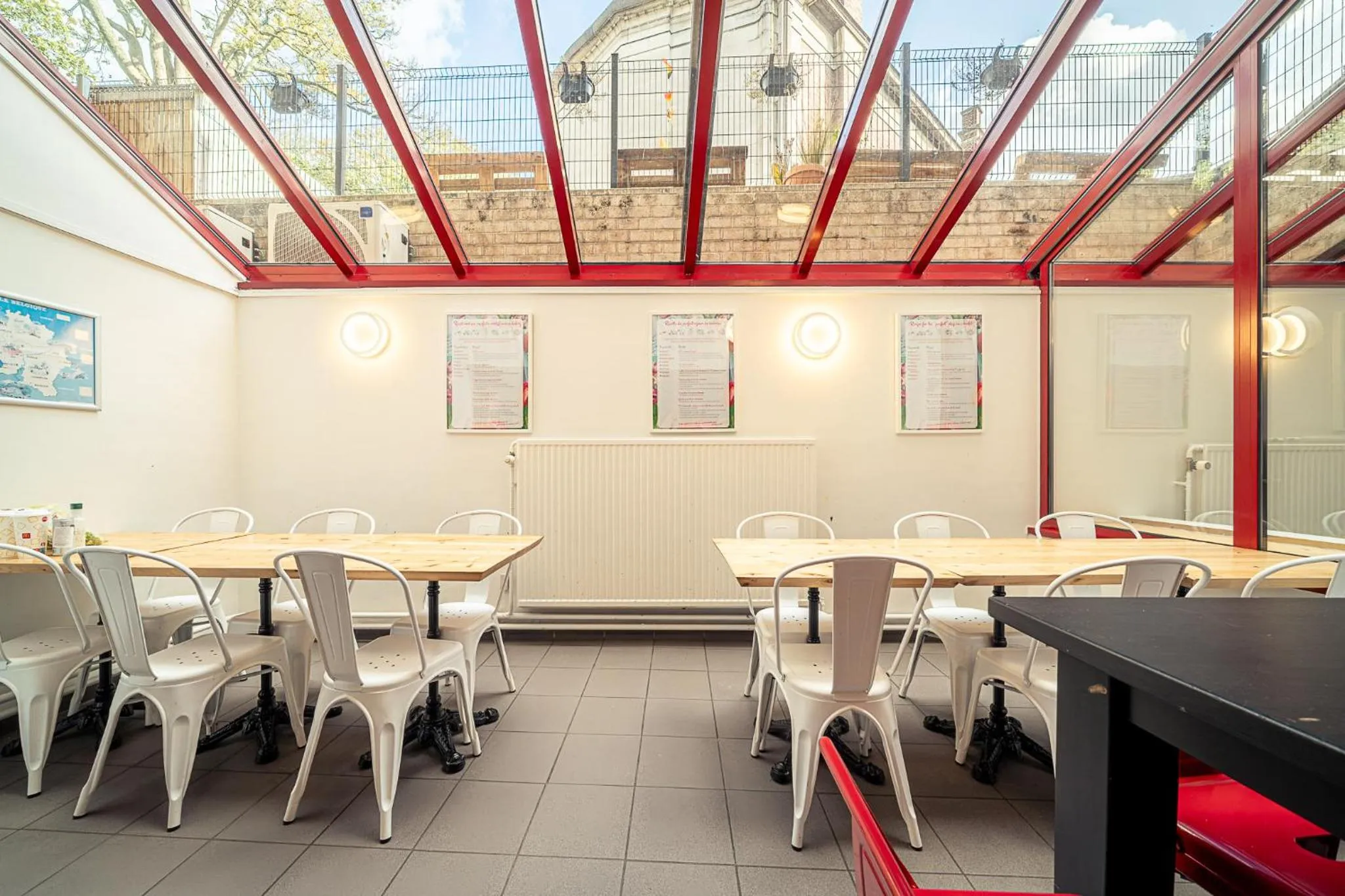 Restaurant/places to eat in Auberge de Jeunesse de Tournai - Youth Hostel