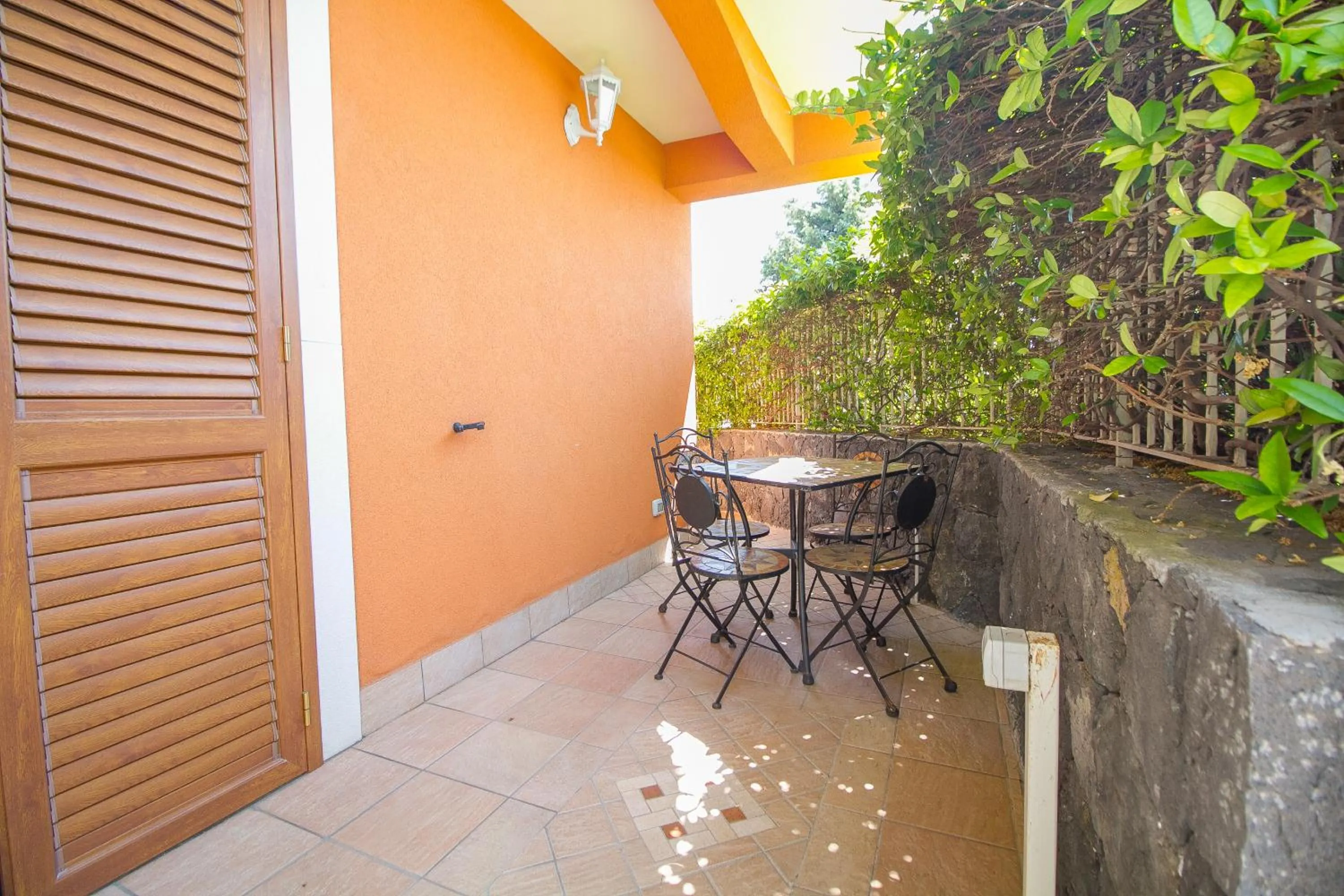 Inner courtyard view in Etna Royal View