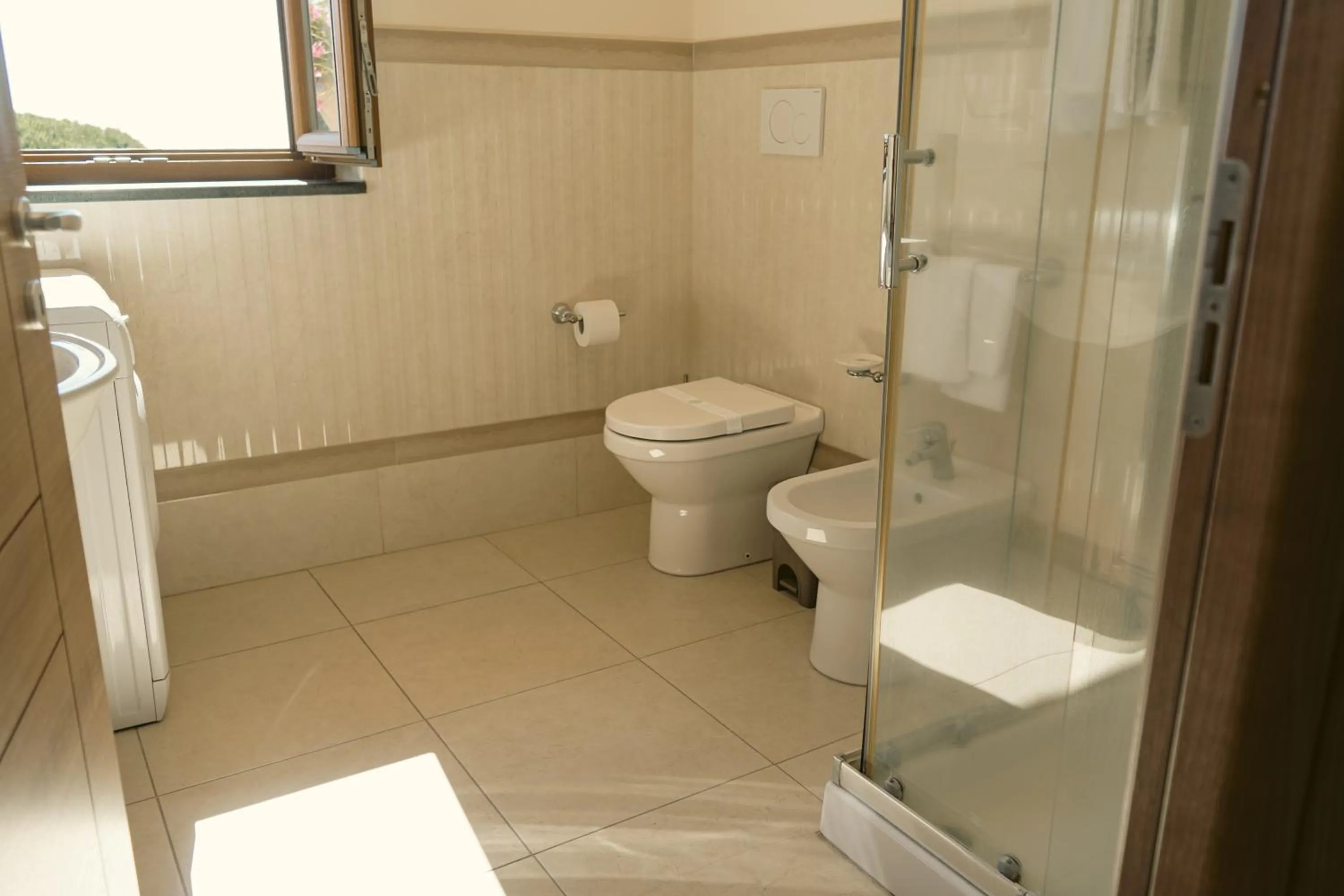 Shower in Etna Royal View