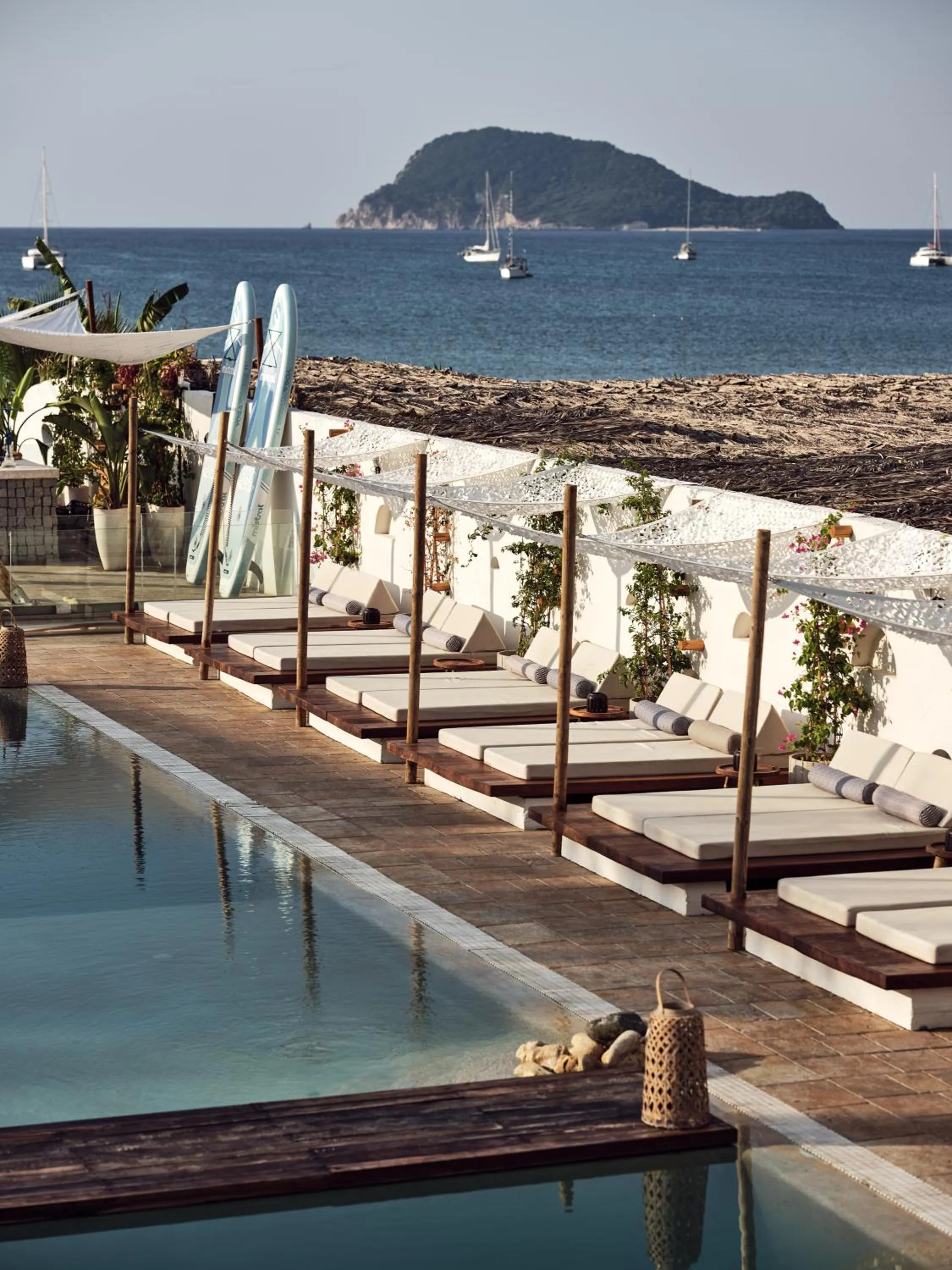 sunbed in GARDELLI RESORT