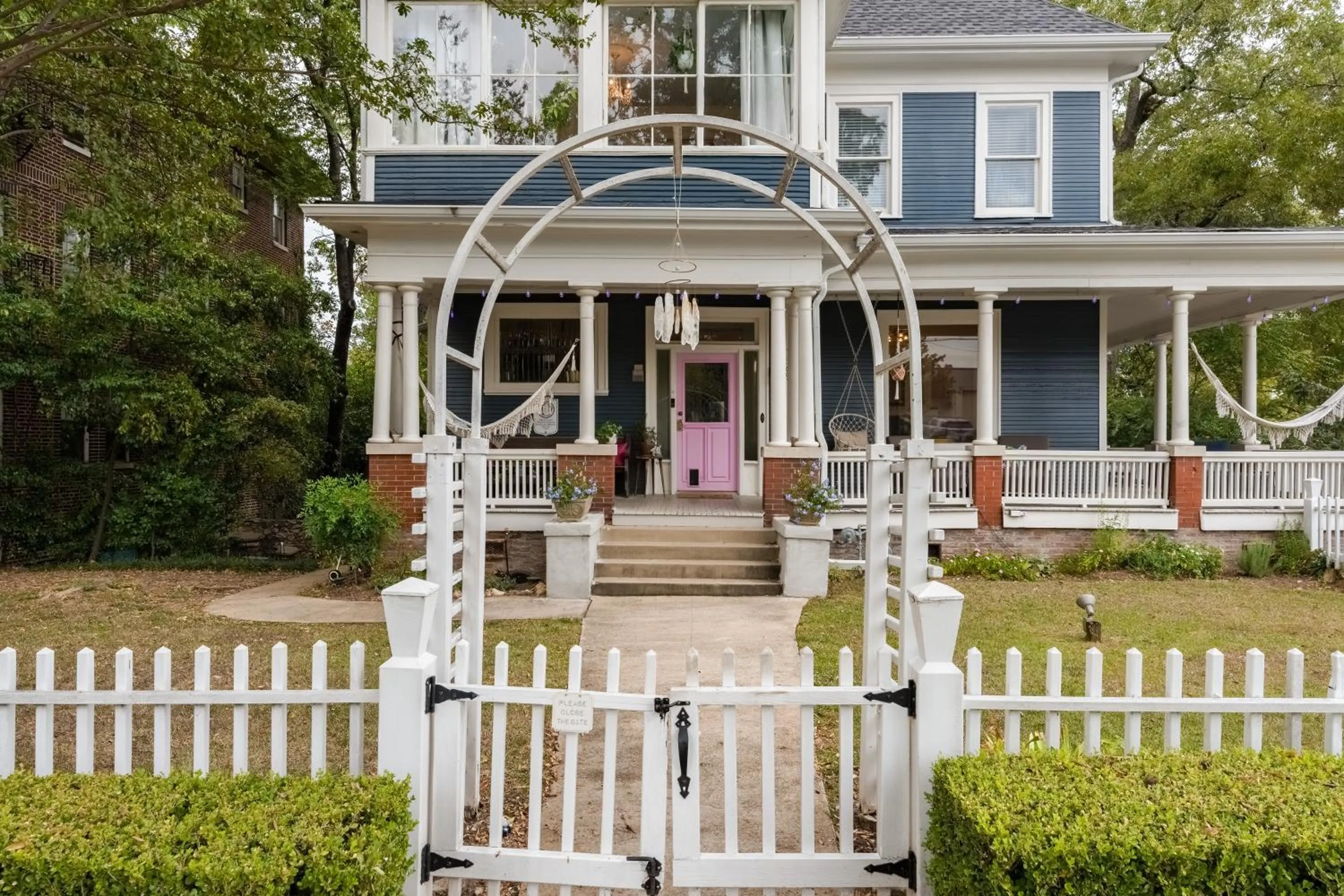 Facade/entrance in Birmingham Tree House