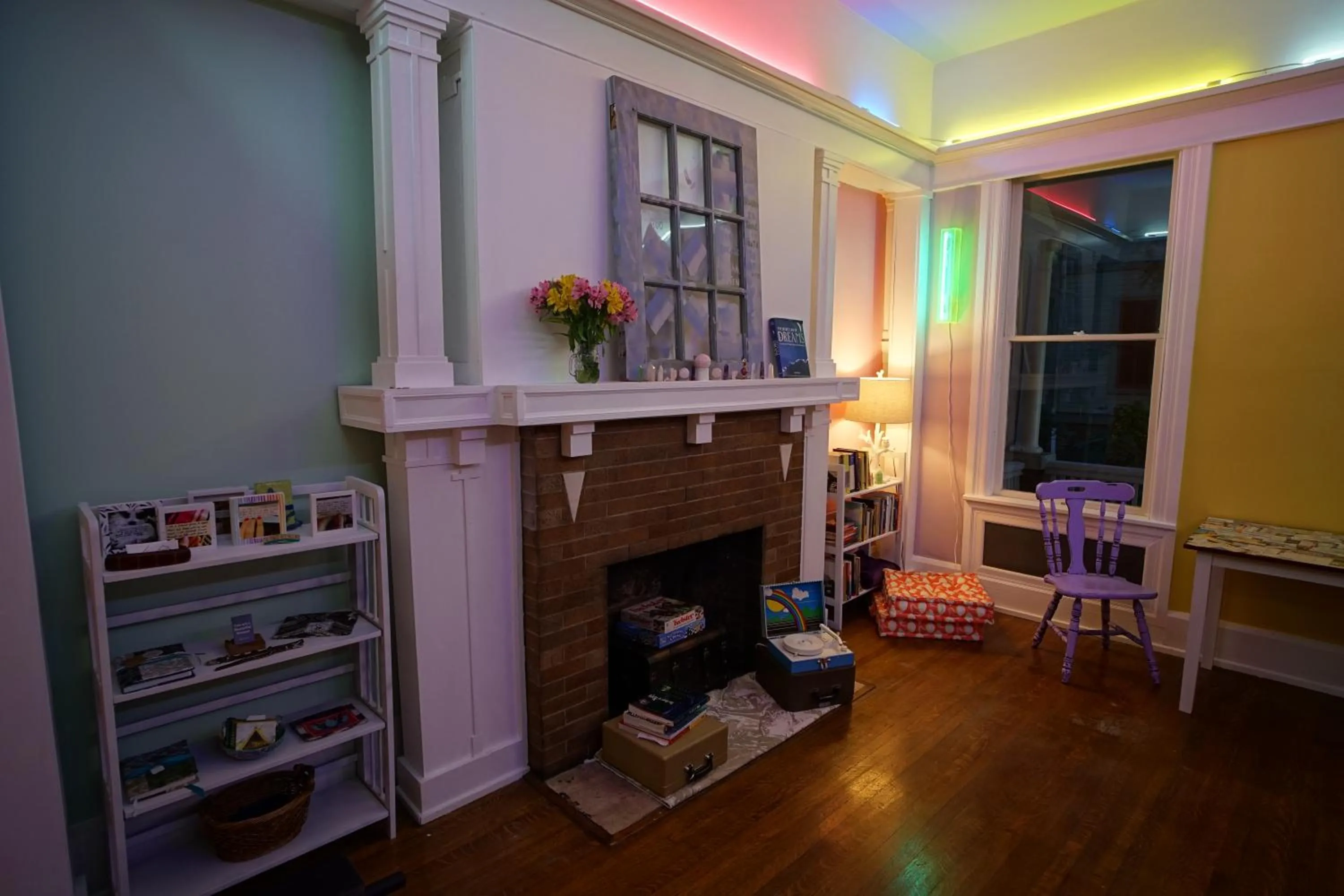 Living room in Birmingham Tree House