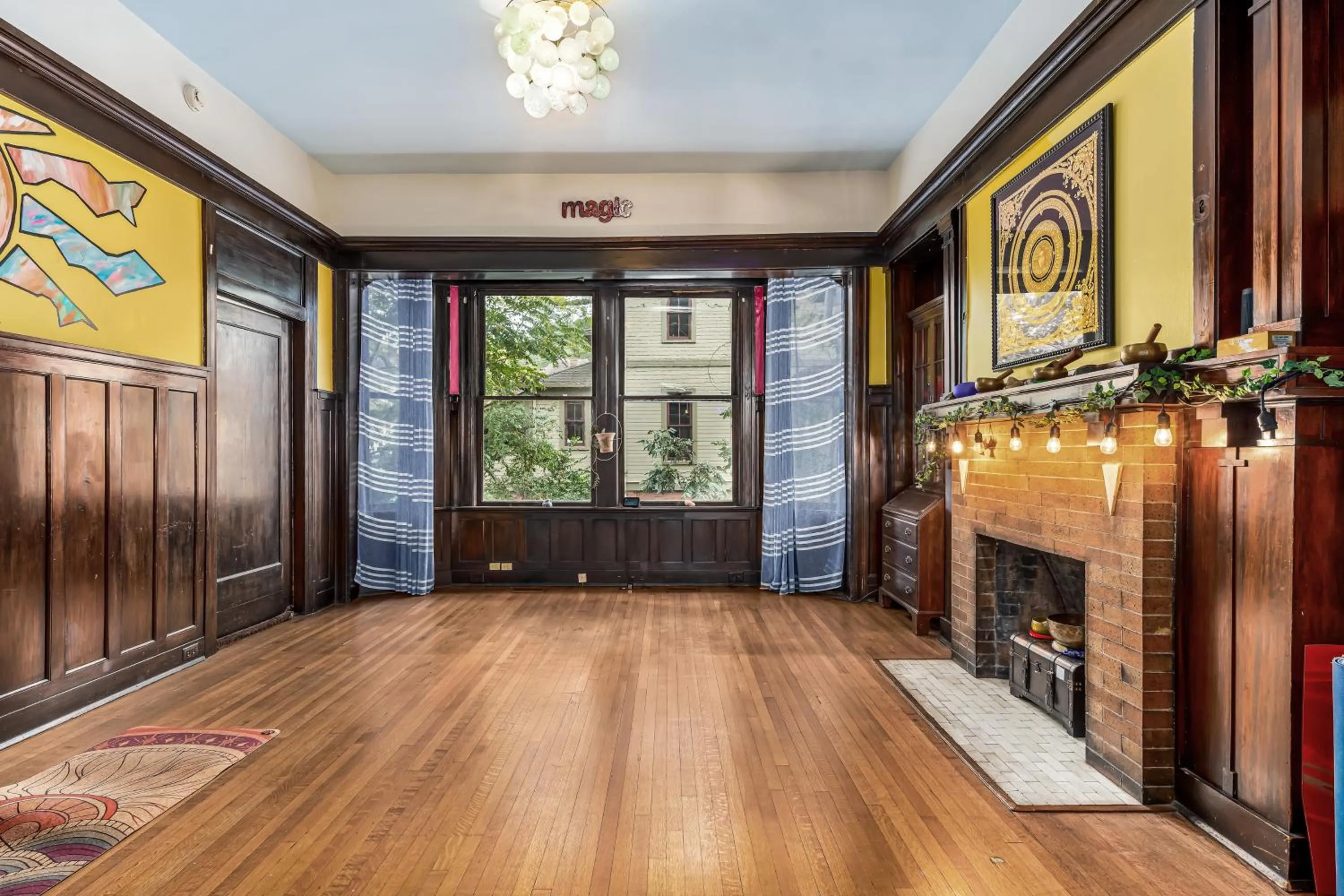 Living room in Birmingham Tree House