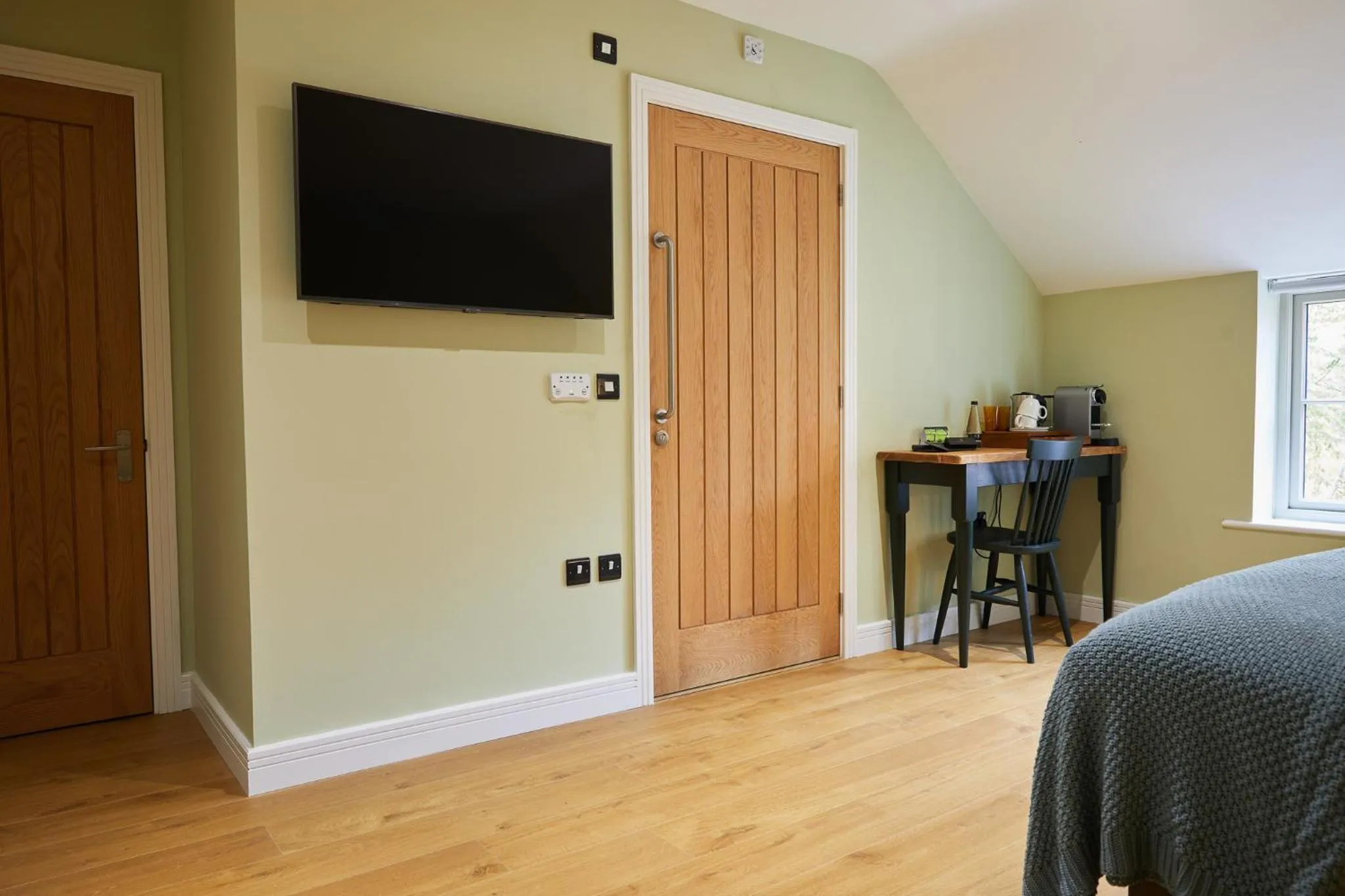 TV and multimedia in The Lime Tree Inn