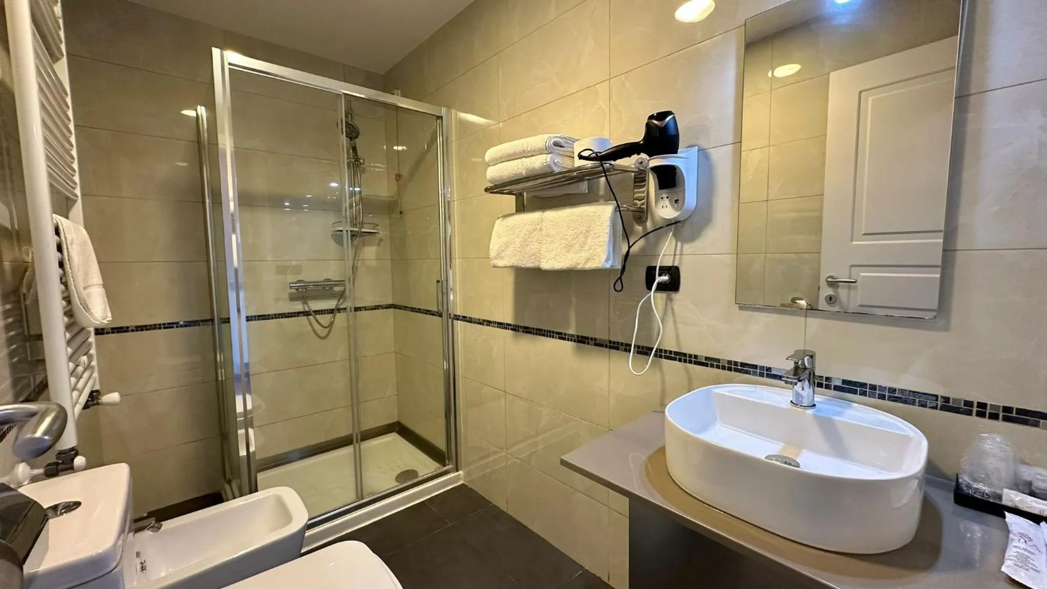 Shower in Hotel Folen