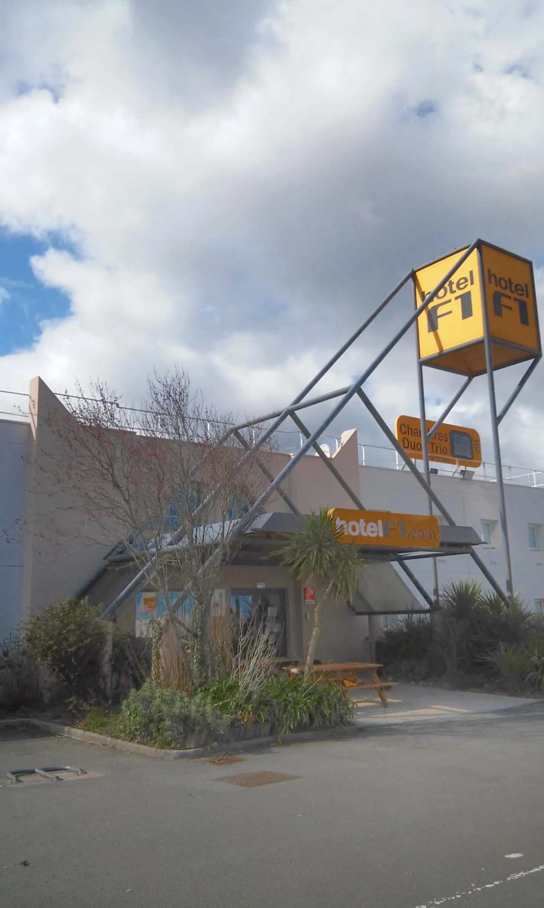 UNISOTEL ex hotelF1 Saint Brieuc