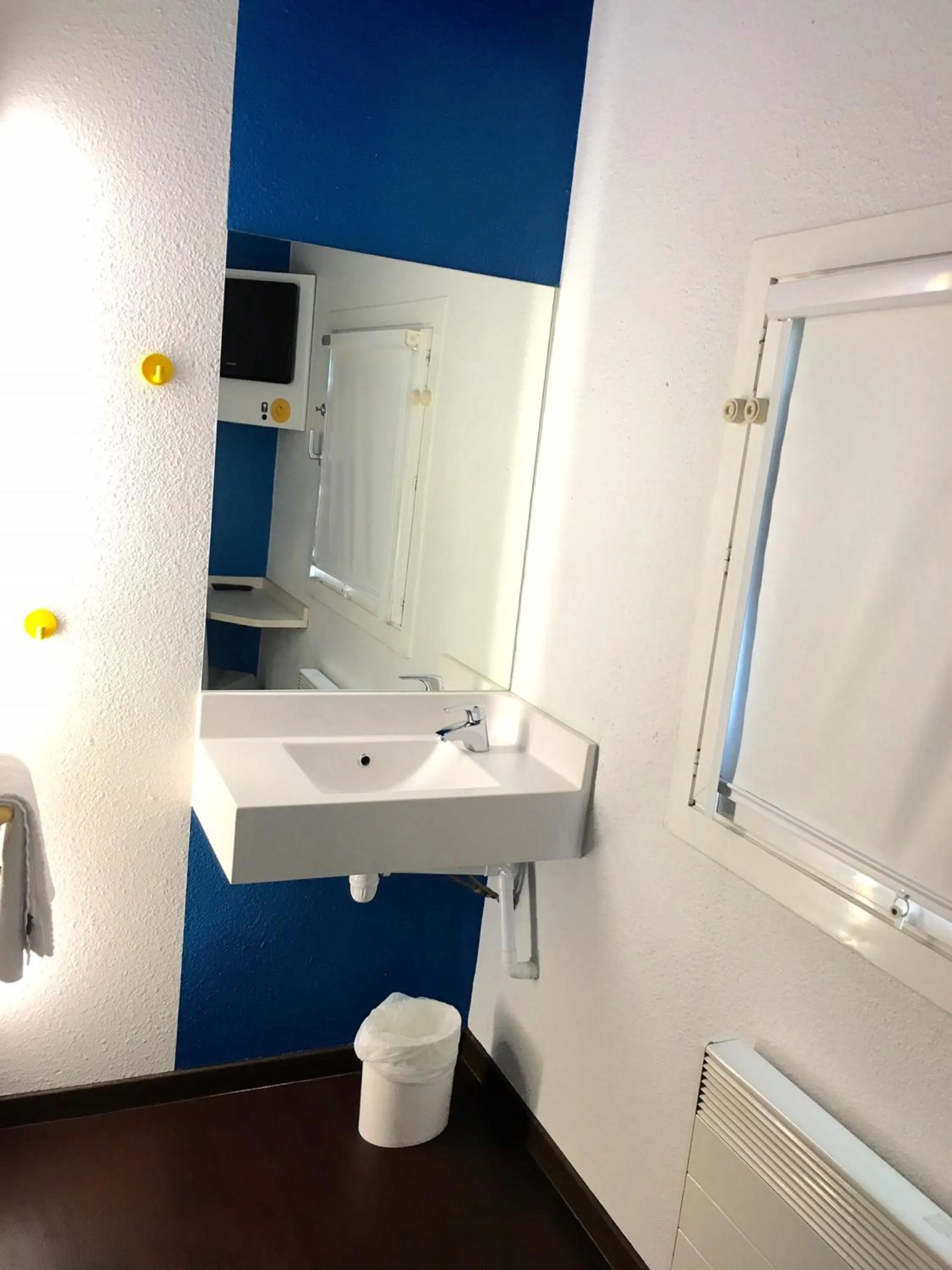 Bathroom in UNISOTEL ex hotelF1 Saint Brieuc