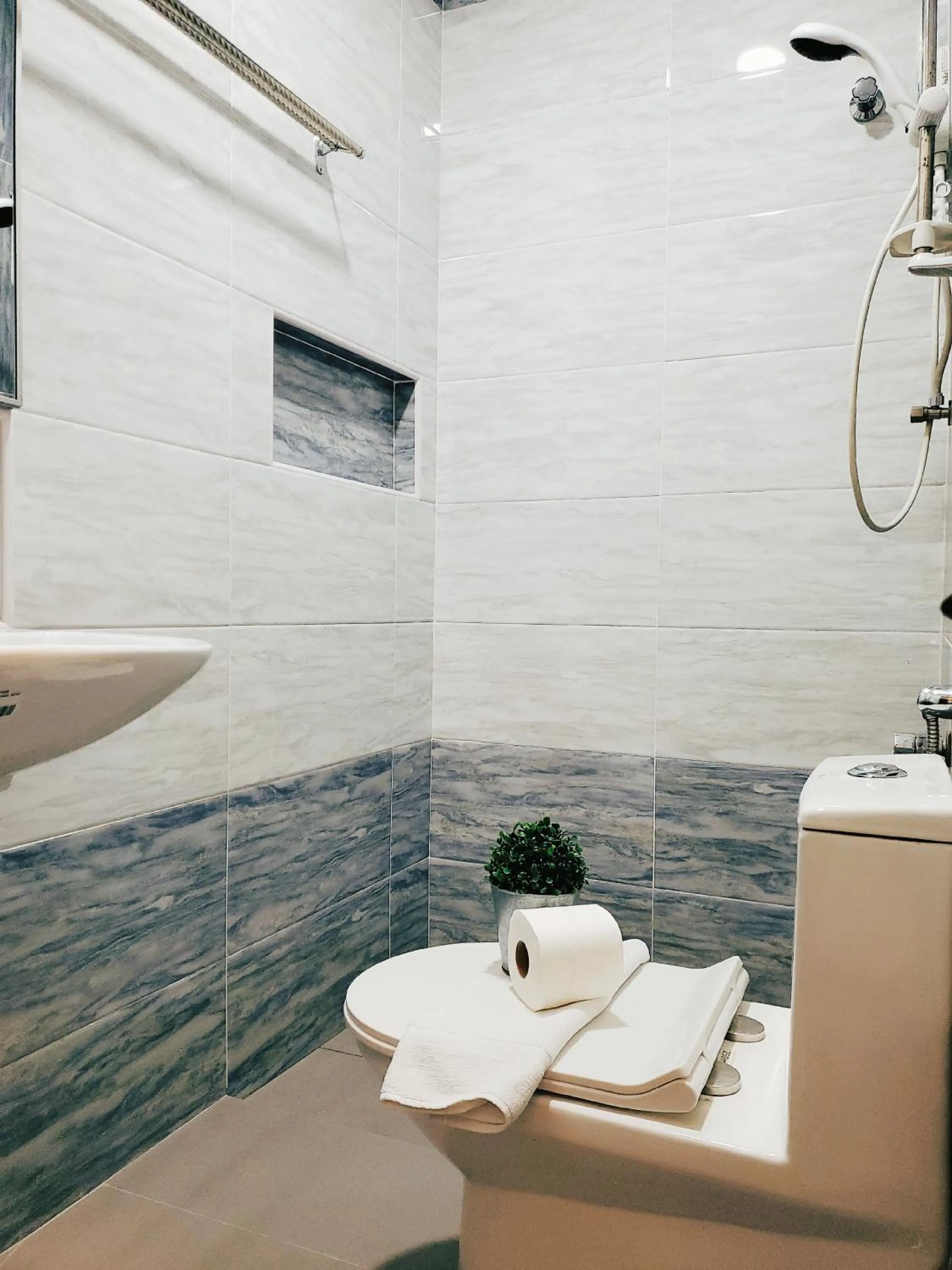 Toilet in Winggarden Murals House by JE Boutique Guesthouse