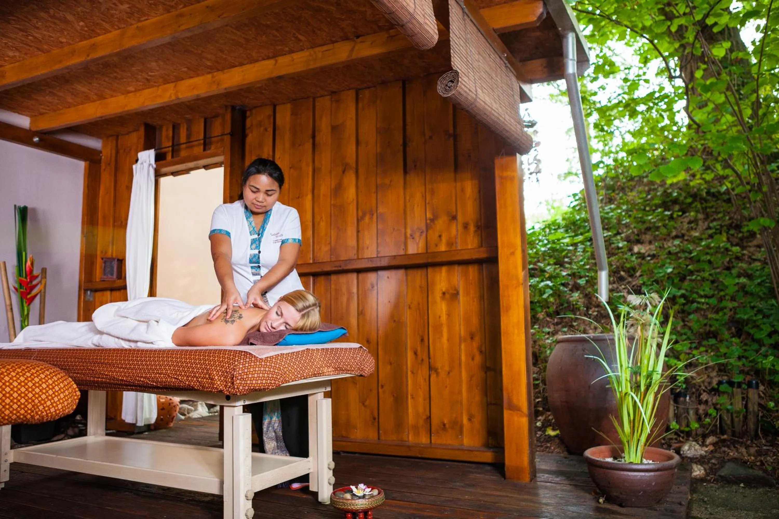 Massage in Hotelpark der Westerwald Treff