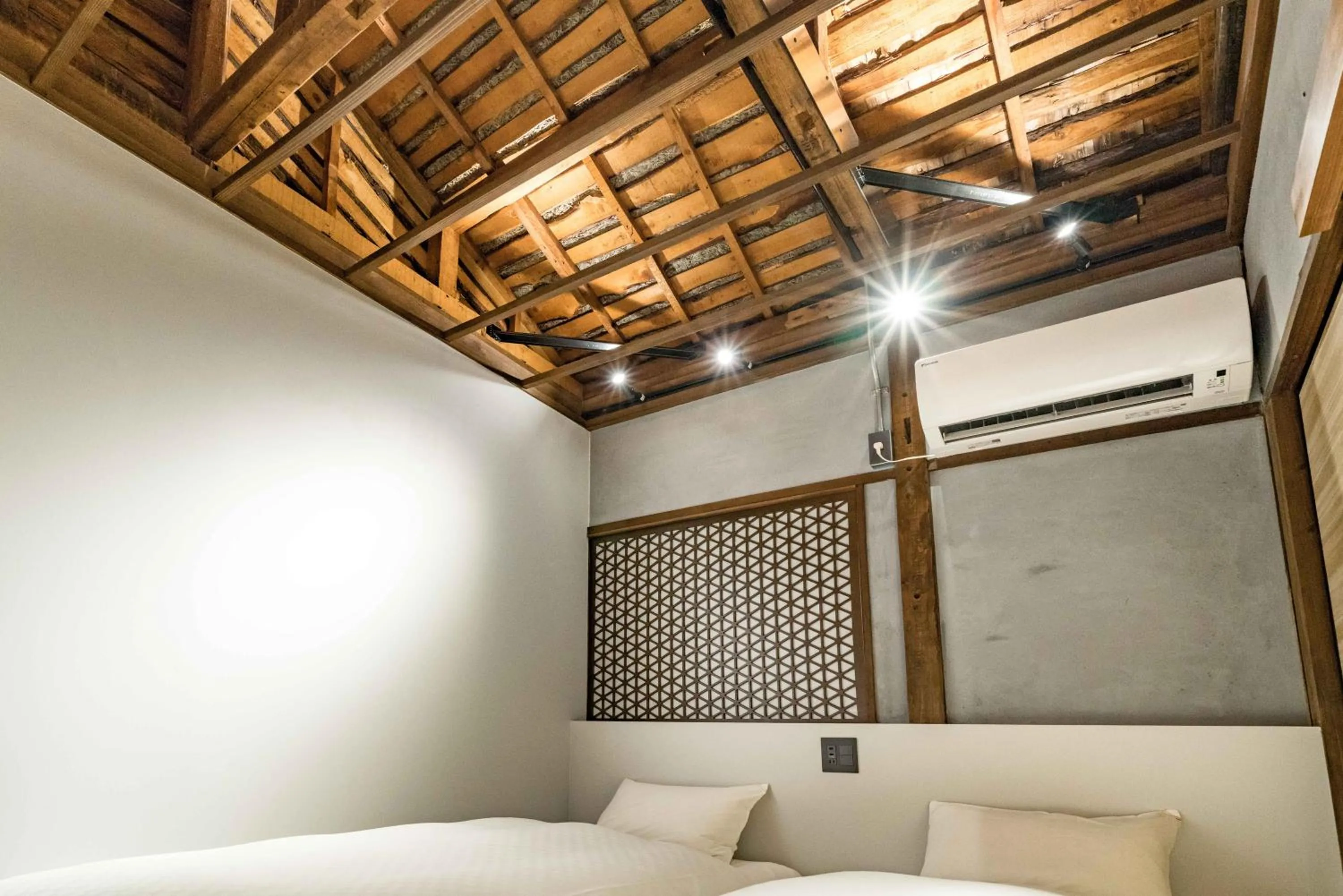 Bed in KONJAKUSO Osaka Bentencho "HIKARIYUYA" Projection M apping SPA