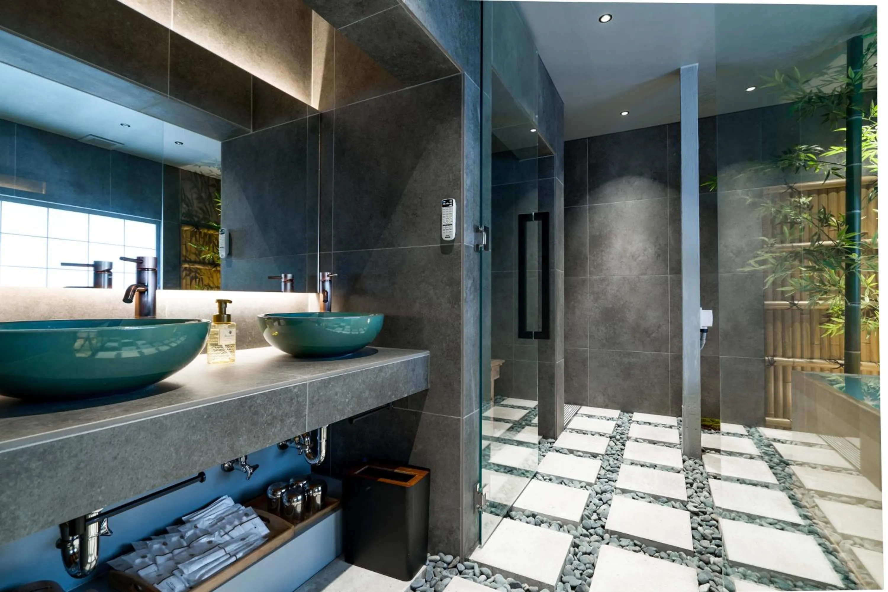 KONJAKUSO Osaka Bentencho "HIKARIYUYA" Projection M apping SPA