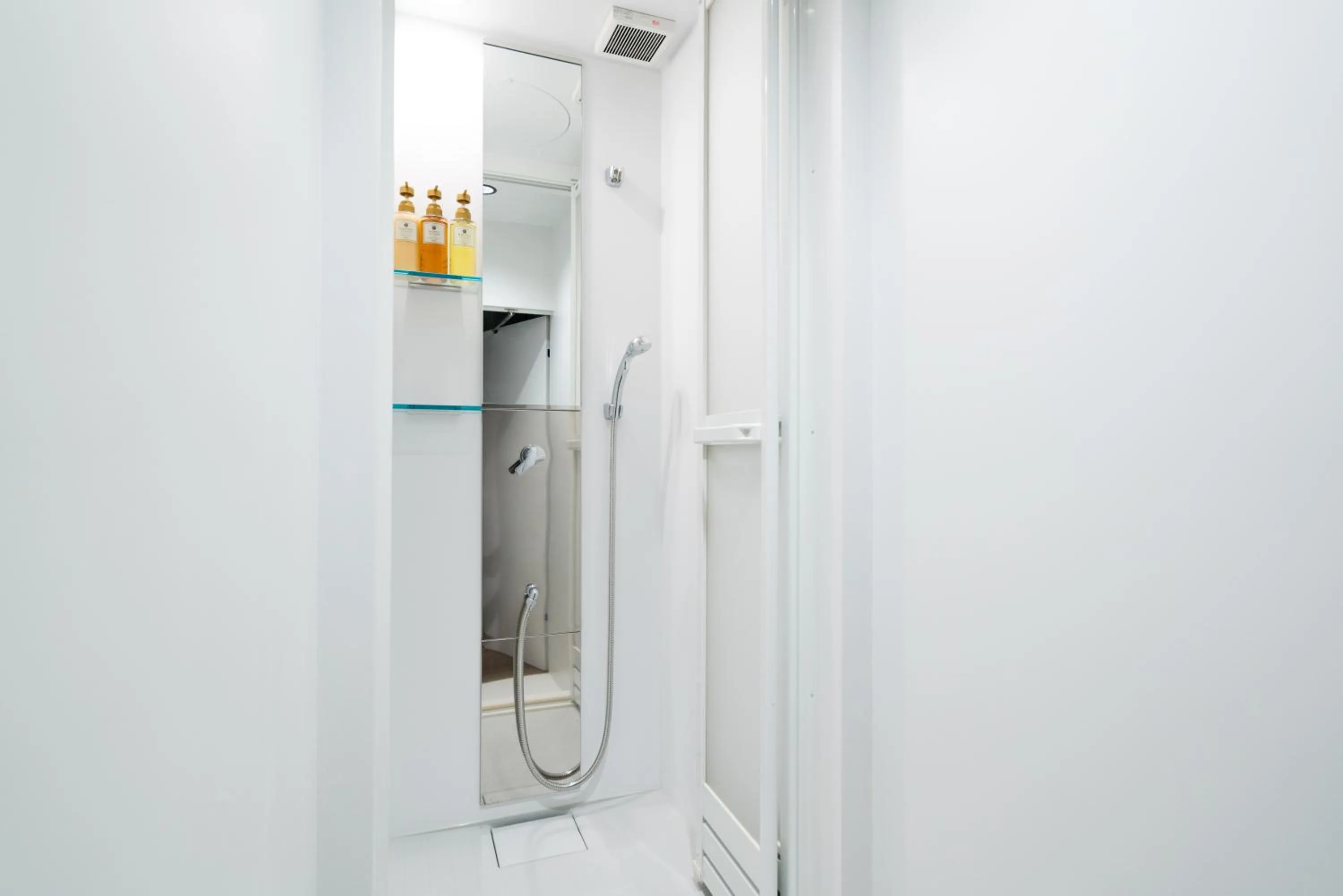 Bathroom in KONJAKUSO Osaka Bentencho "HIKARIYUYA" Projection M apping SPA