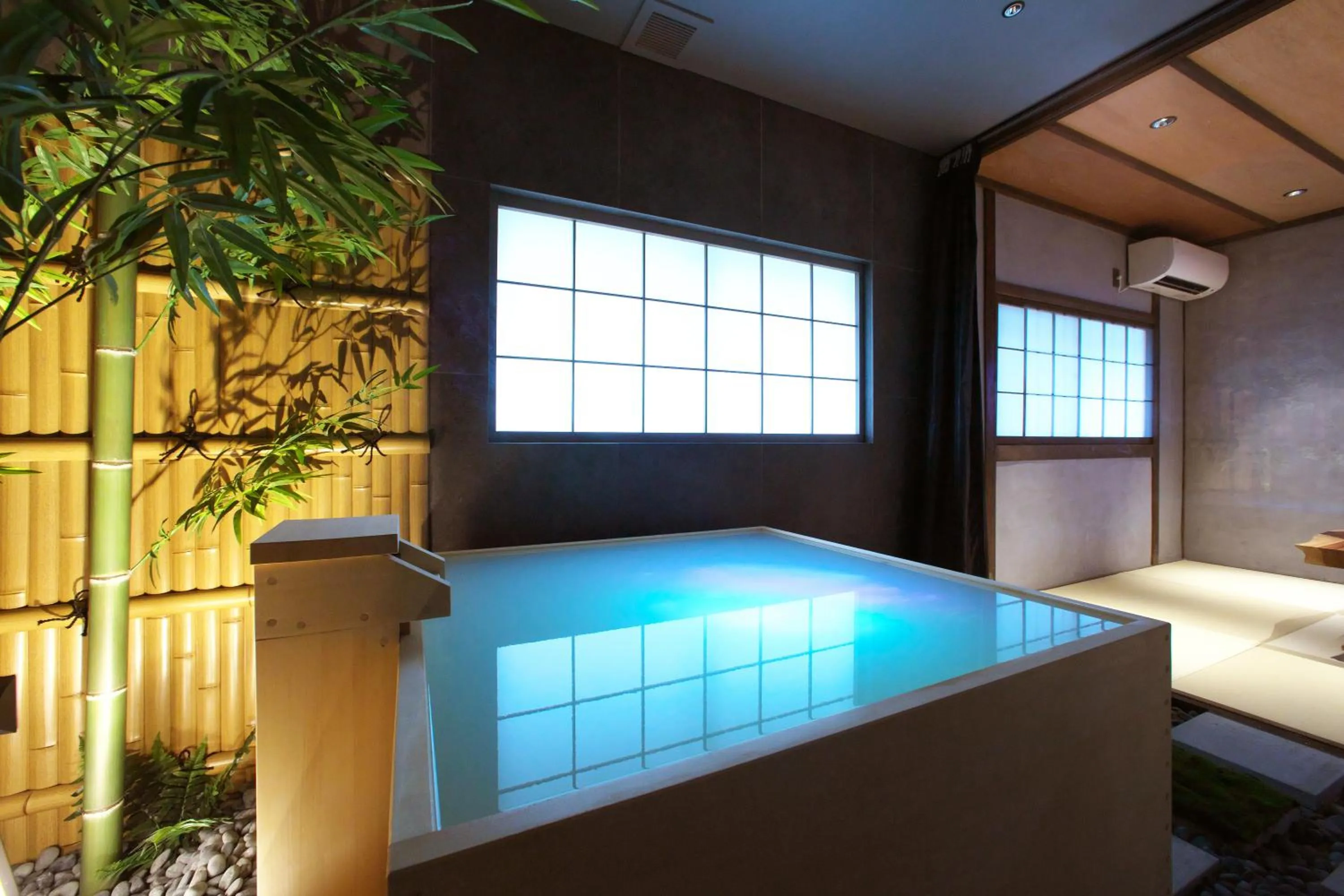 KONJAKUSO Osaka Bentencho "HIKARIYUYA" Projection M apping SPA