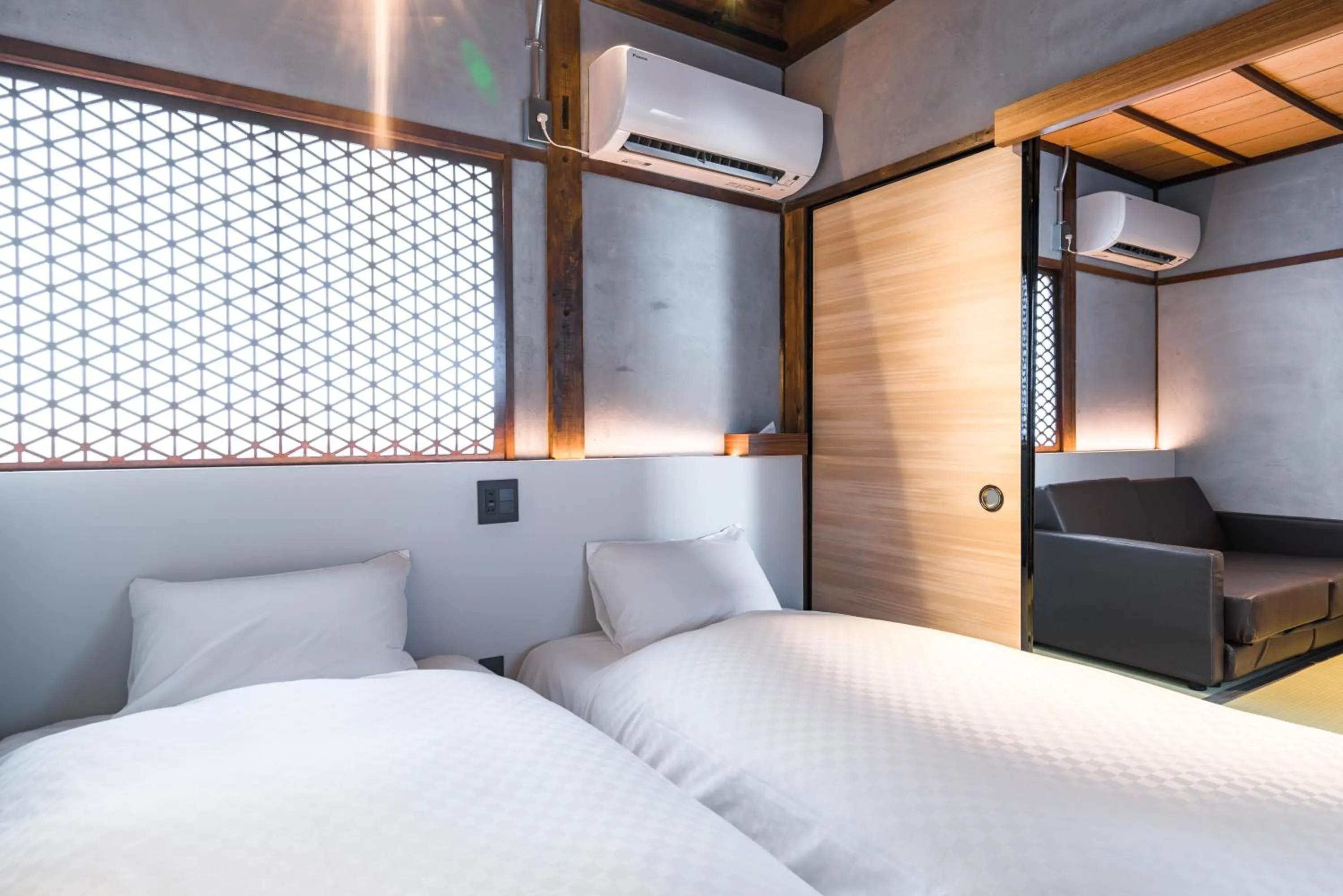 Bed in KONJAKUSO Osaka Bentencho "HIKARIYUYA" Projection M apping SPA