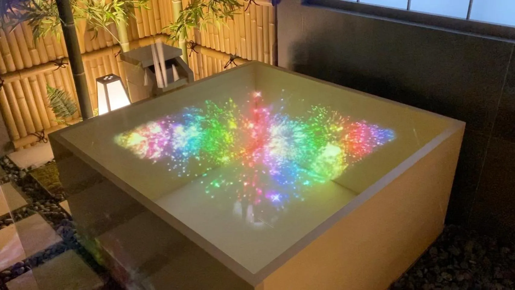 Bath in KONJAKUSO Osaka Bentencho "HIKARIYUYA" Projection M apping SPA