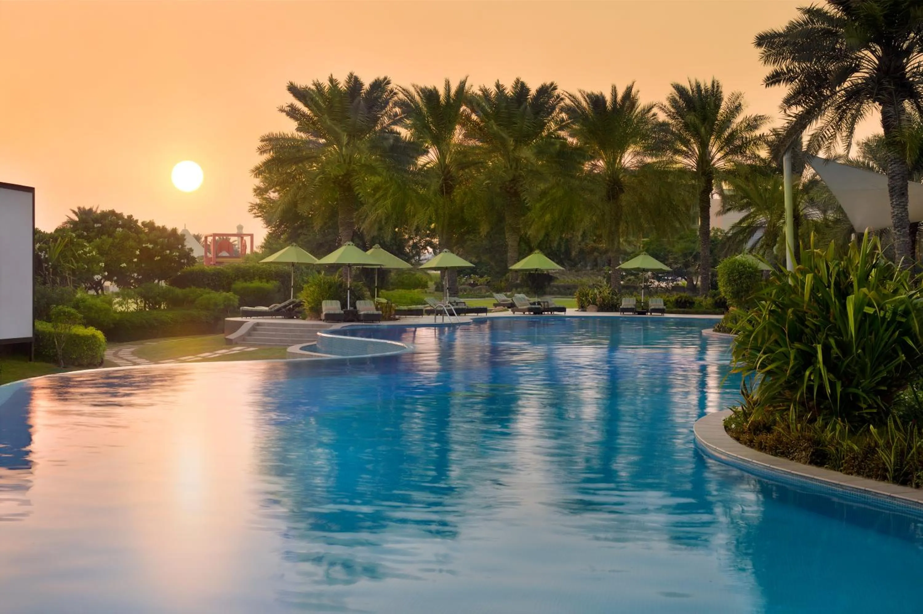 Swimming pool in Mövenpick Hotel Bahrain