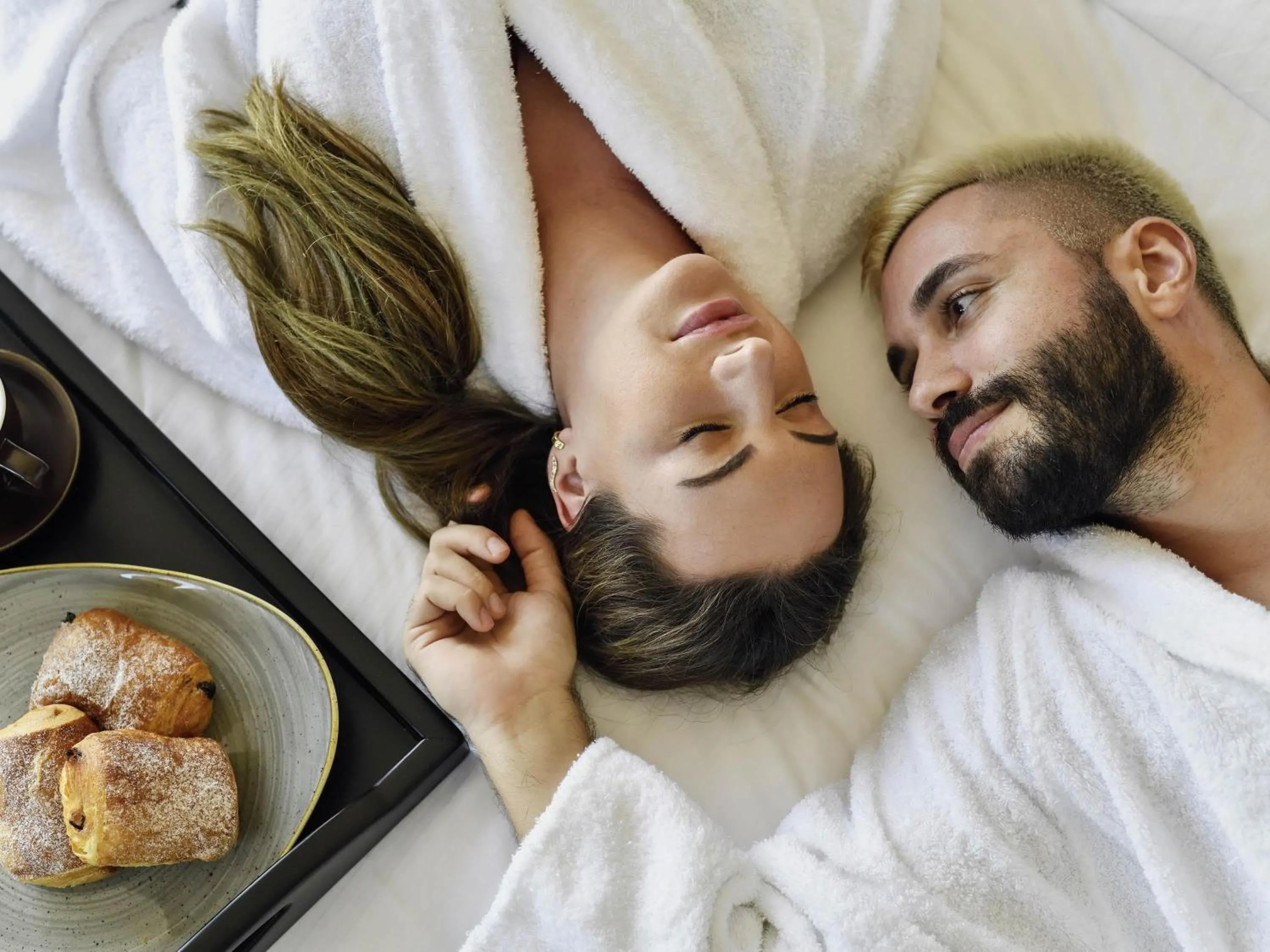 Bedroom, Bed in Mövenpick Hotel Bahrain