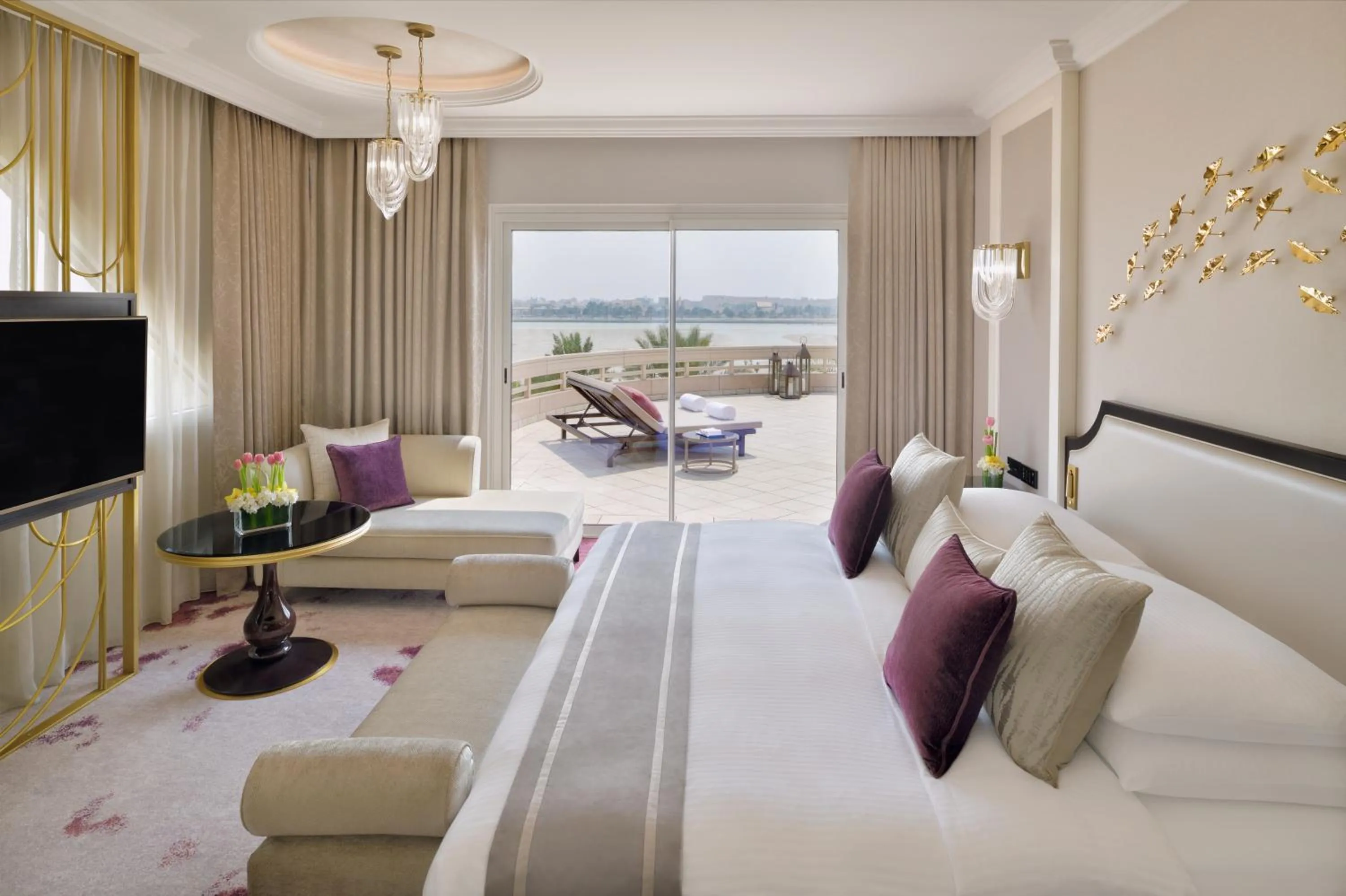 Bed in Mövenpick Hotel Bahrain