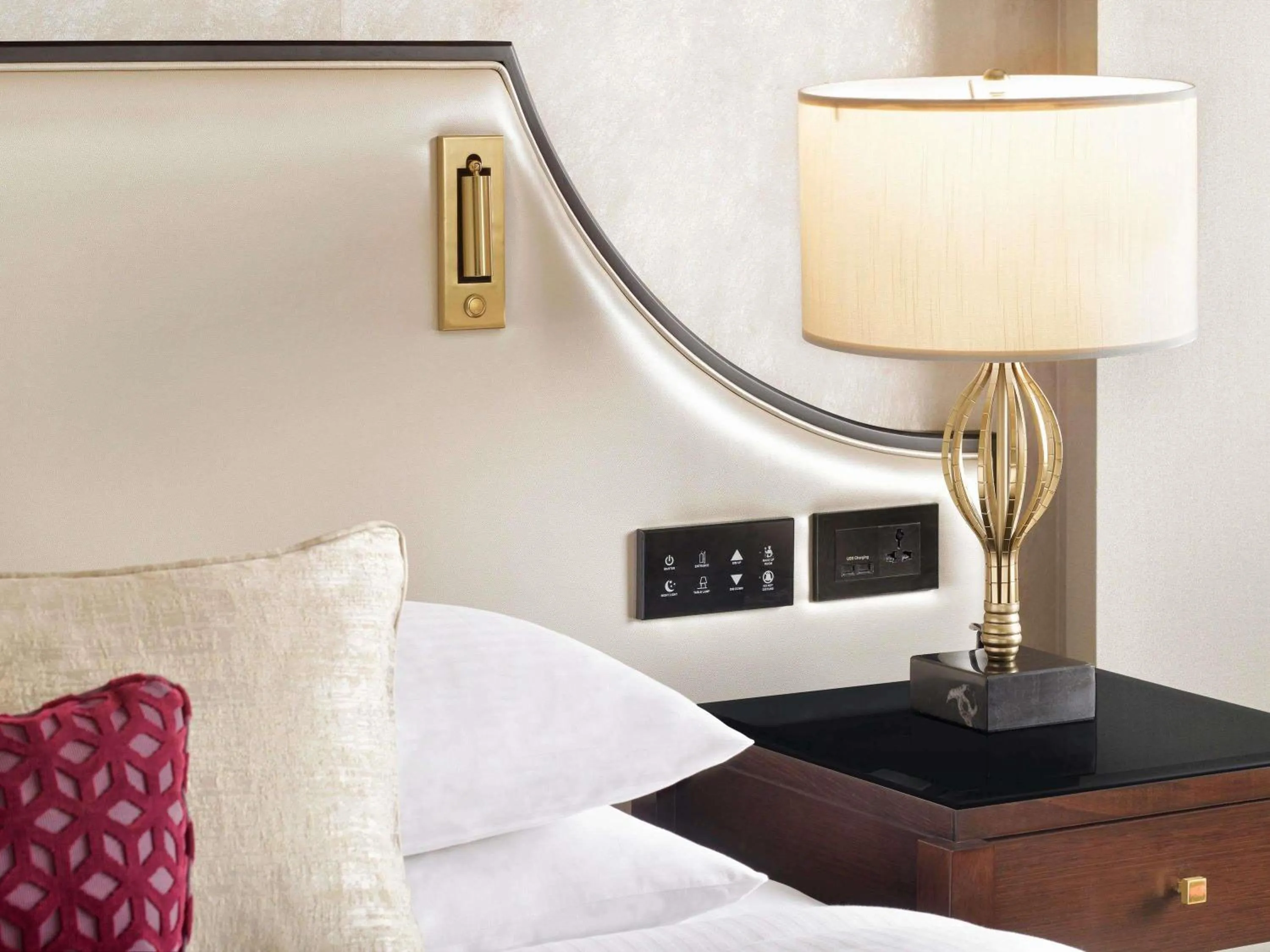 Bedroom, Bed in Mövenpick Hotel Bahrain