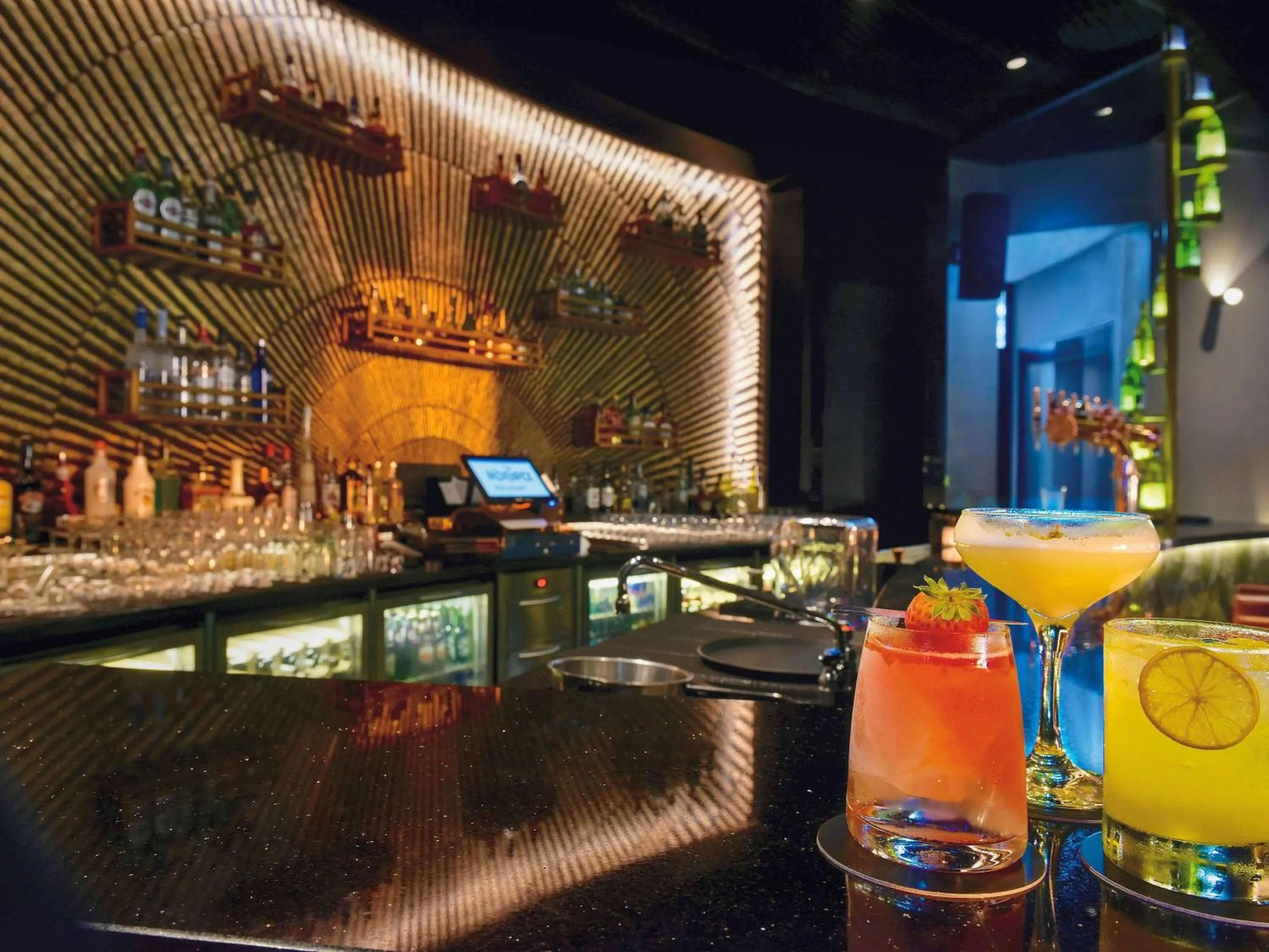 Lounge or bar in Mövenpick Hotel Bahrain