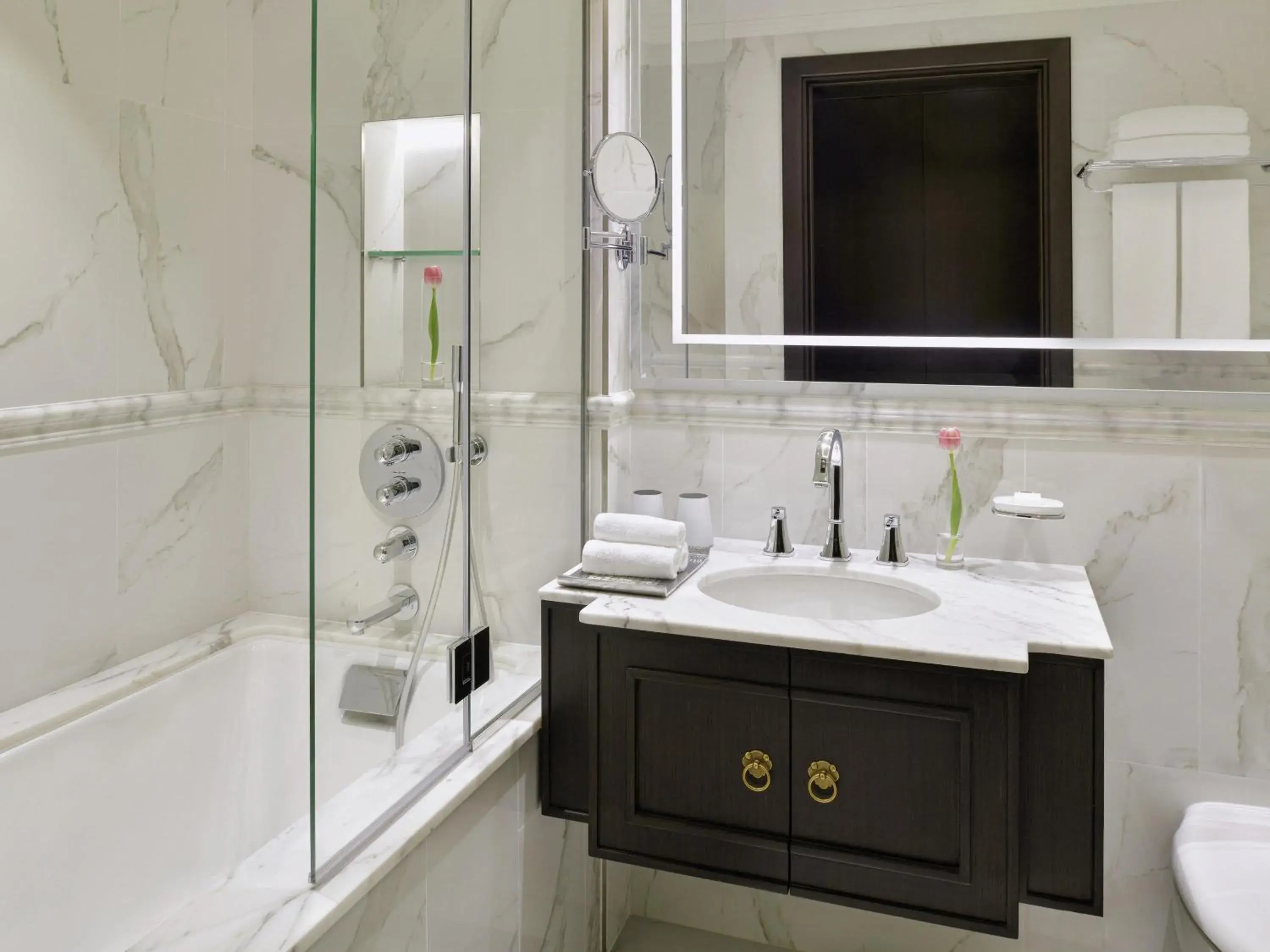 Superior King Room with Lagoon View in Mövenpick Hotel Bahrain Superior King Room with Lagoon View in Mövenpick Hotel Bahrain