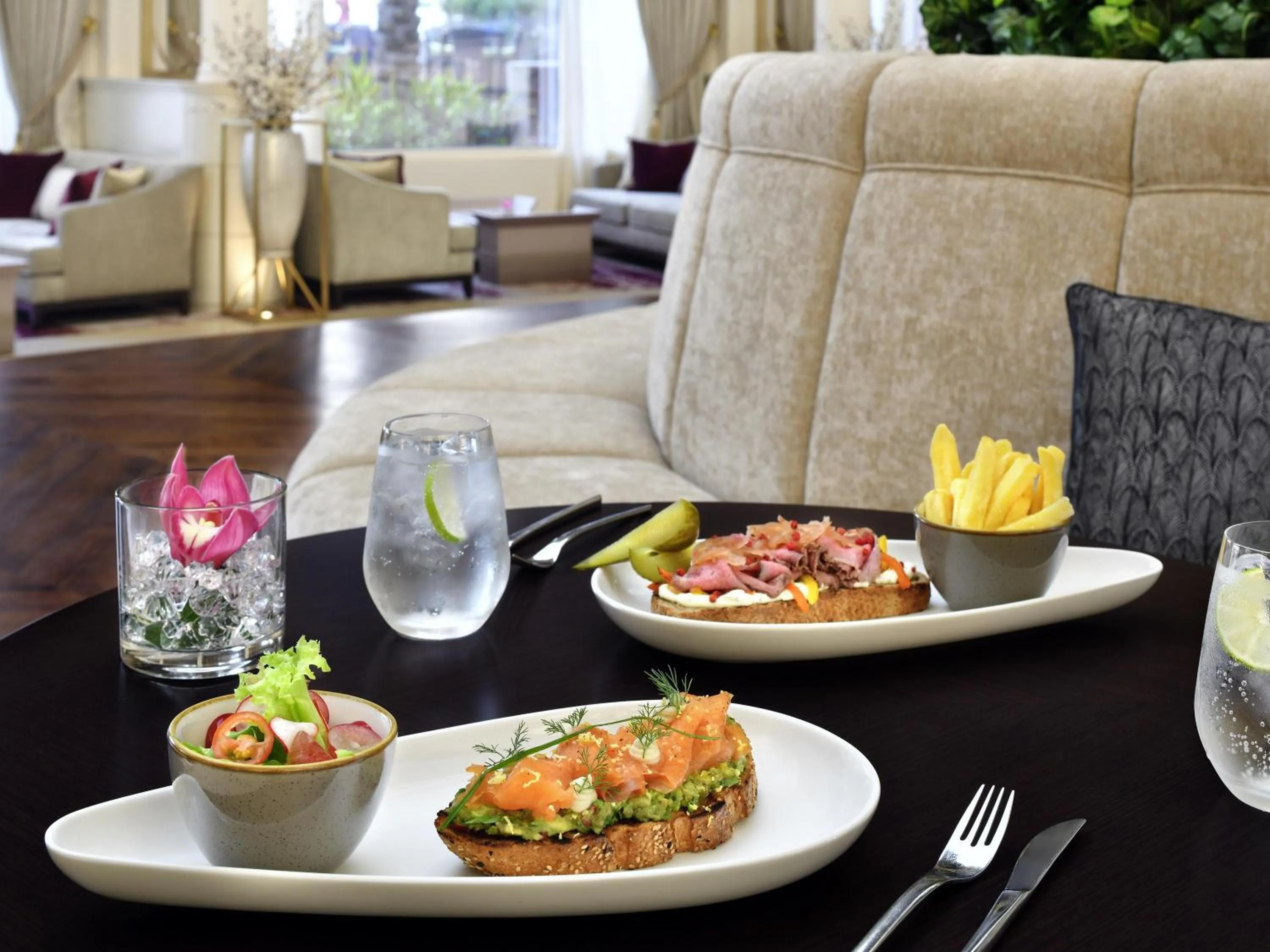 Restaurant/places to eat in Mövenpick Hotel Bahrain