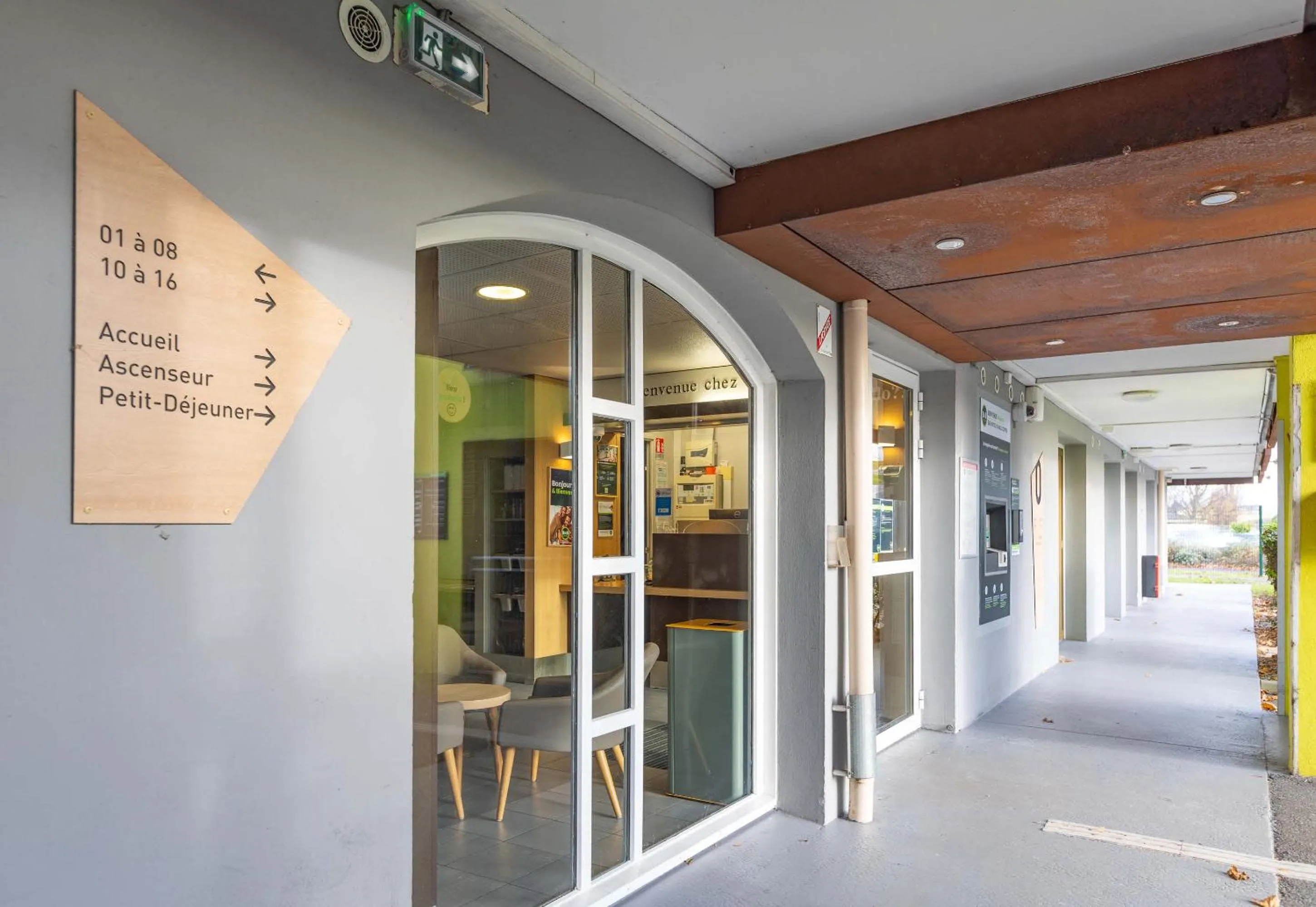 Facade/entrance in B&B HOTEL Saint-Malo Centre