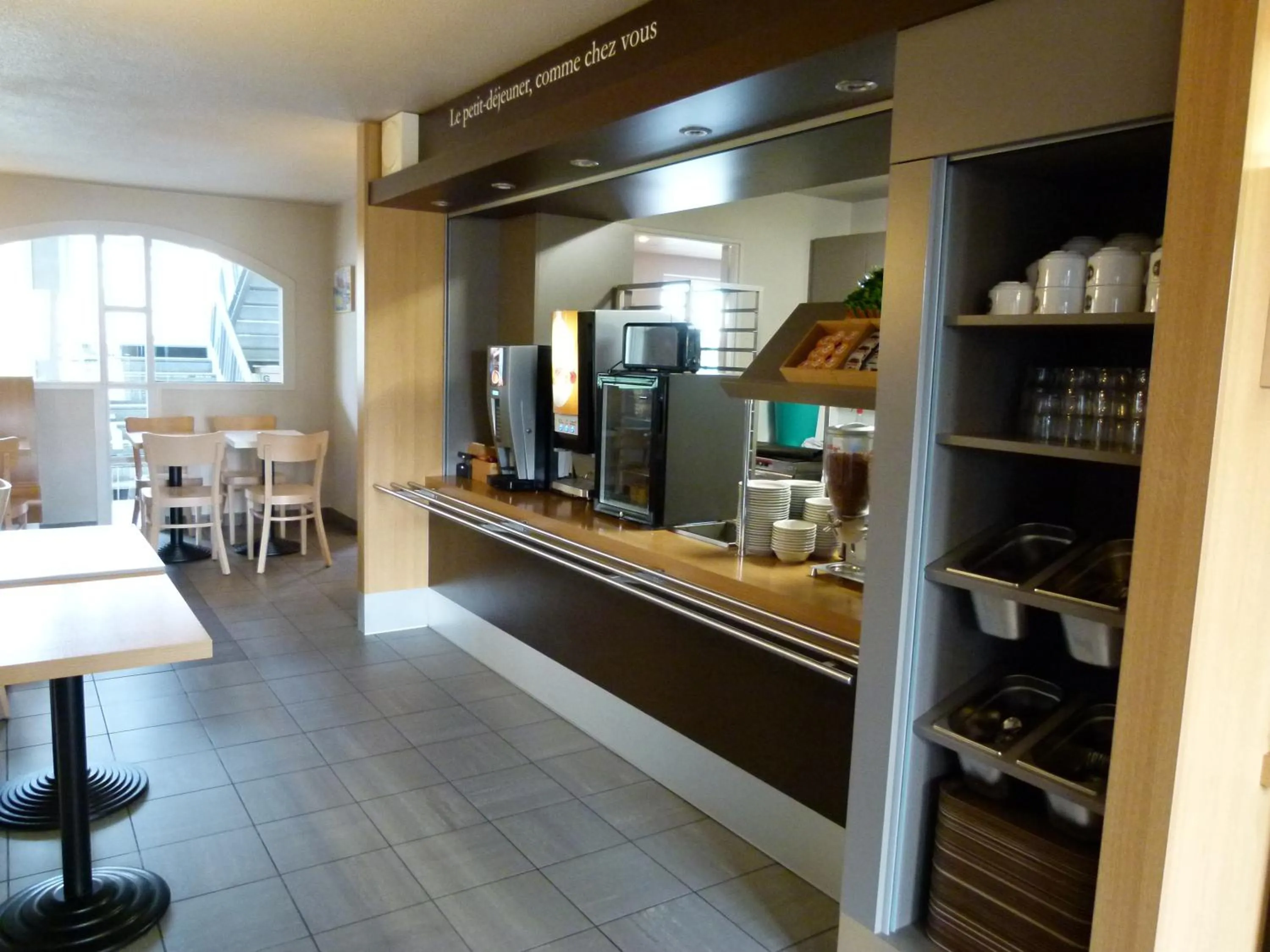 Restaurant/places to eat in B&B HOTEL Saint-Malo Centre