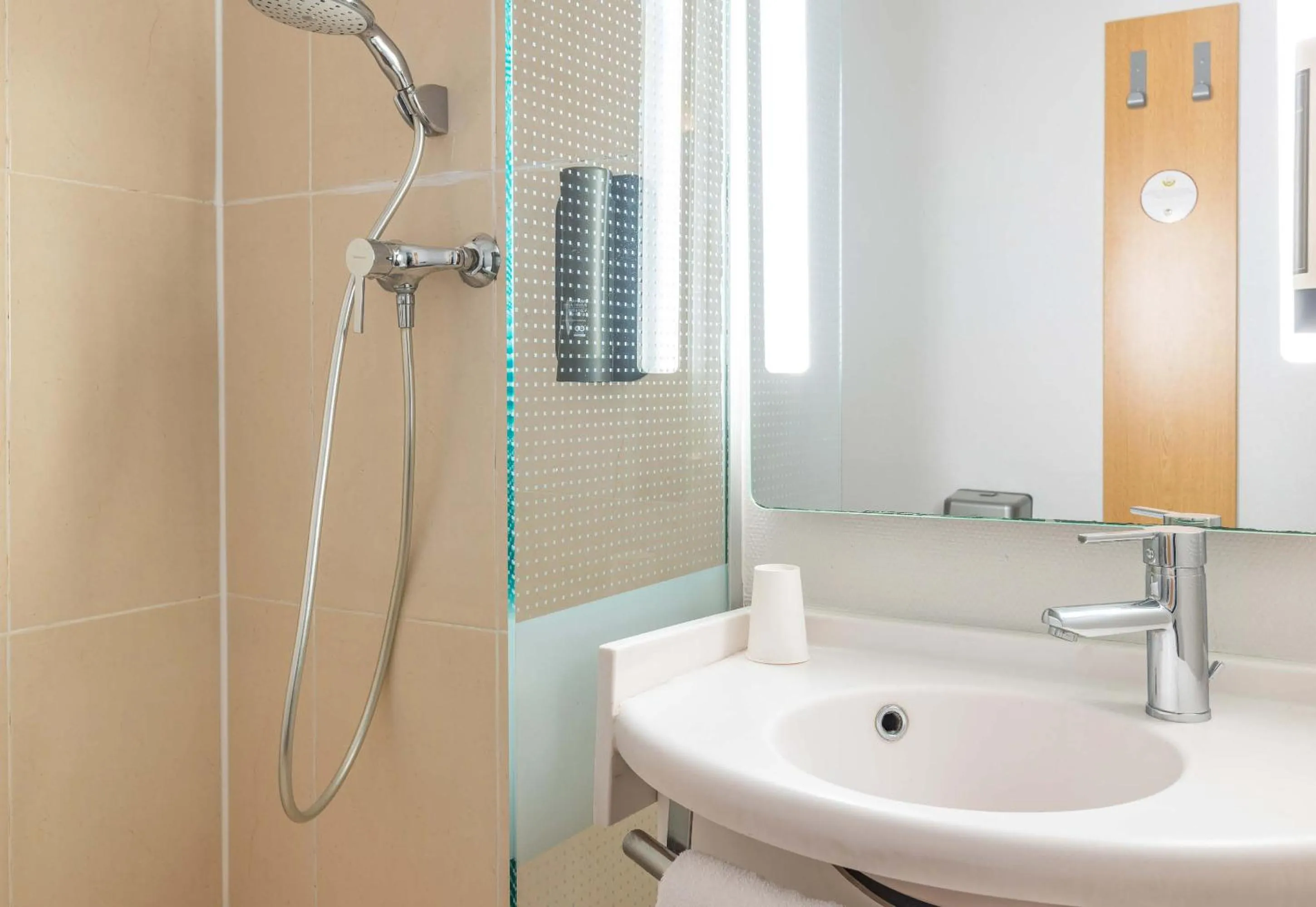 Bathroom in B&B HOTEL Saint-Malo Centre