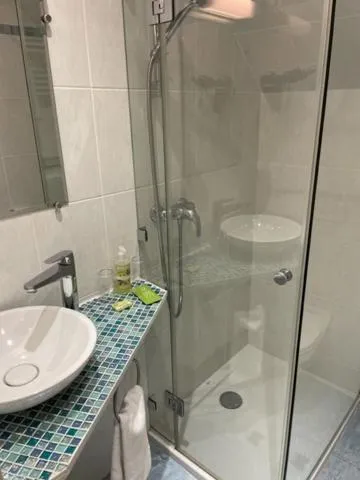 Bathroom in La Vieille Auberge