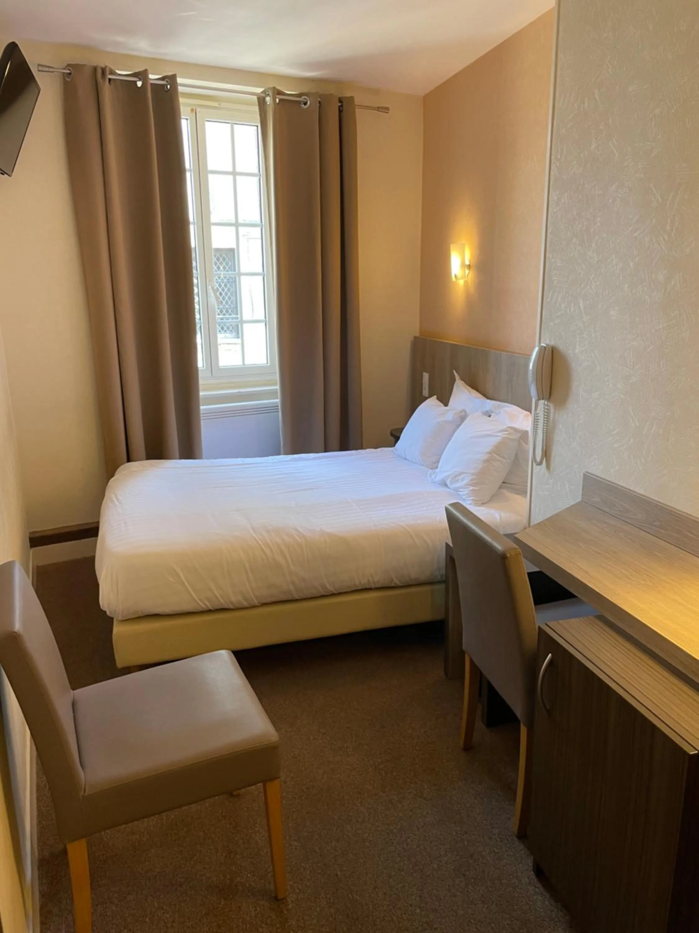 Bedroom, Bed in La Vieille Auberge