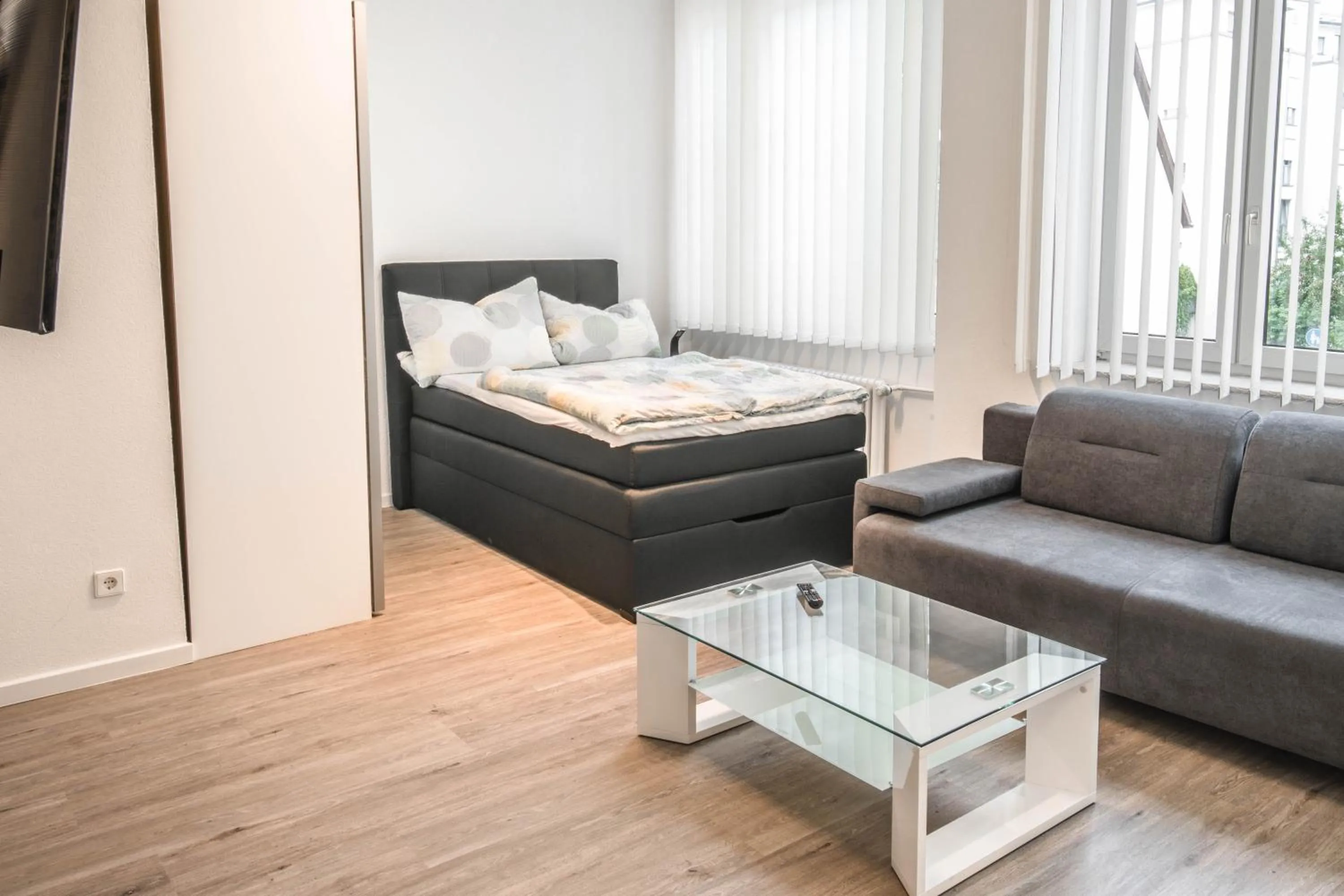 Living room, Bed in Central Apartments Aalen
