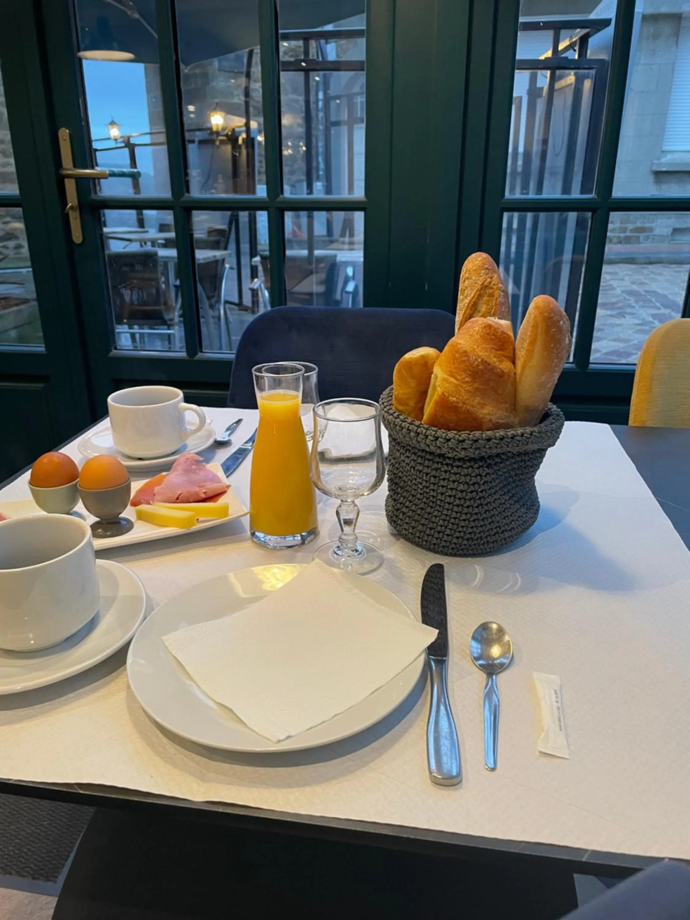 Breakfast in Les Chiens du Guet