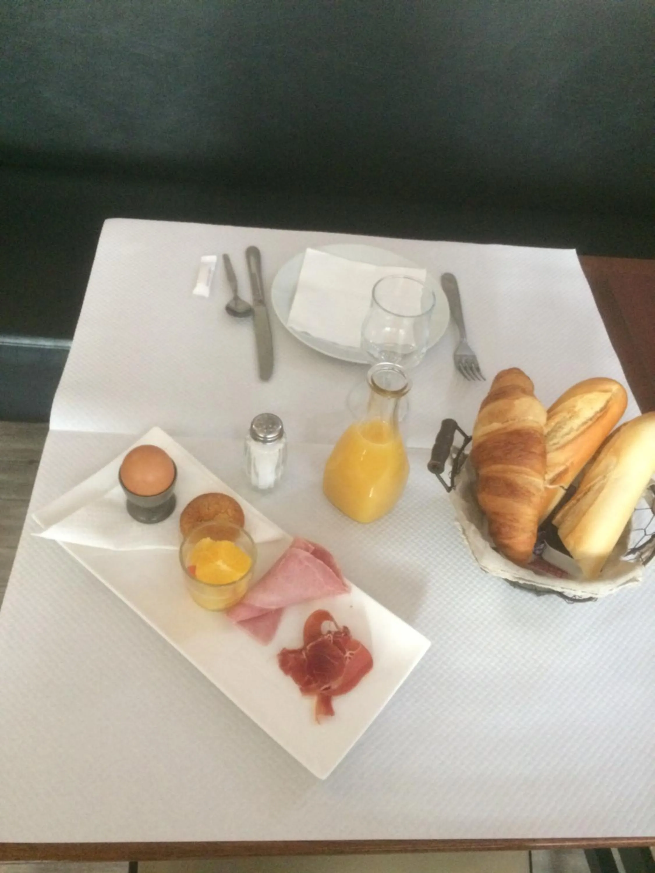Breakfast in Les Chiens du Guet