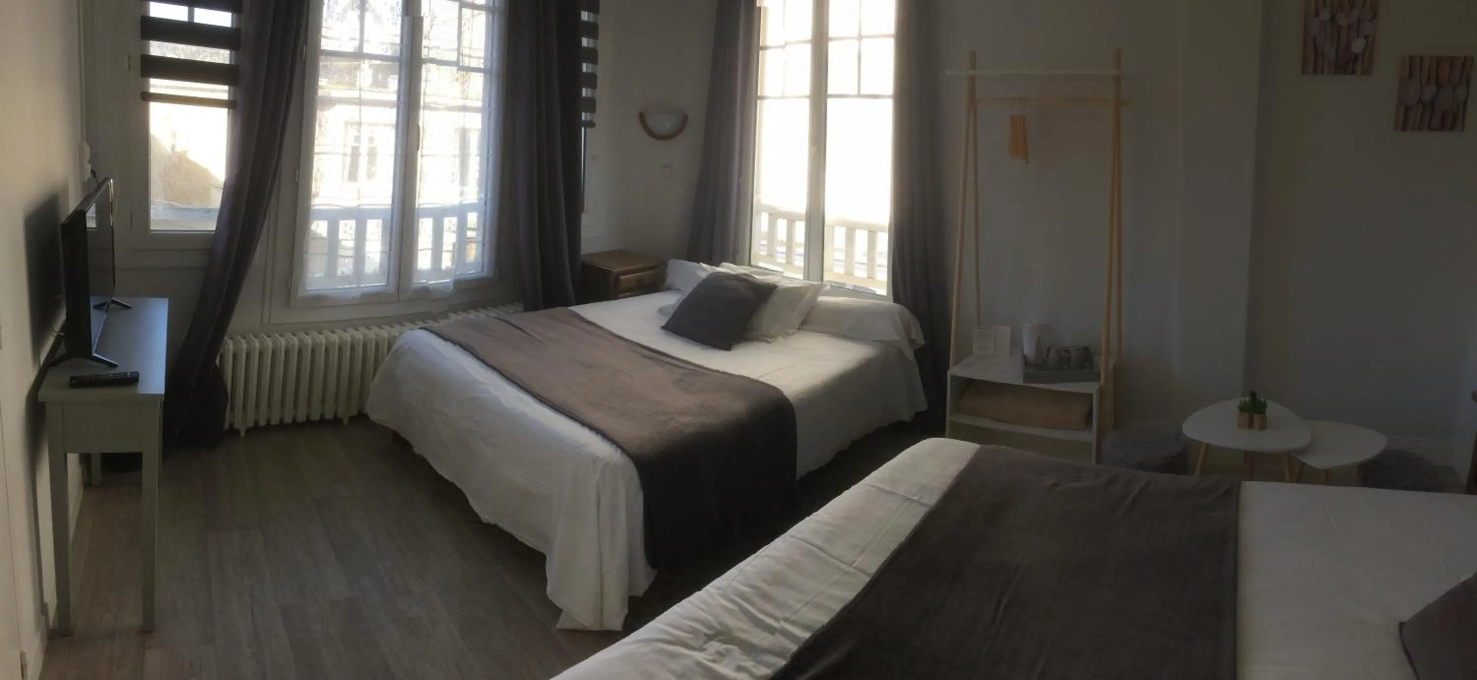 Bedroom, Bed in Les Chiens du Guet