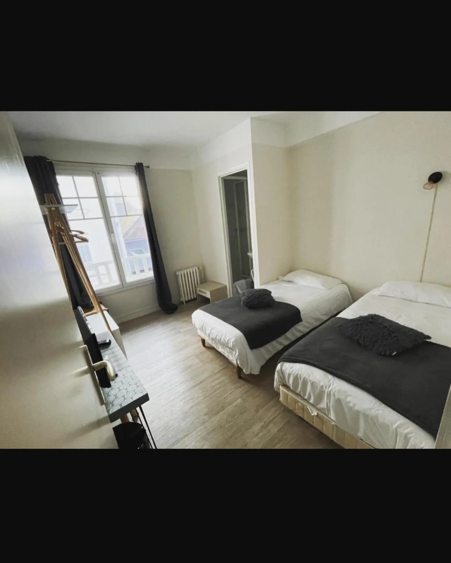 Property building, Bed in Les Chiens du Guet