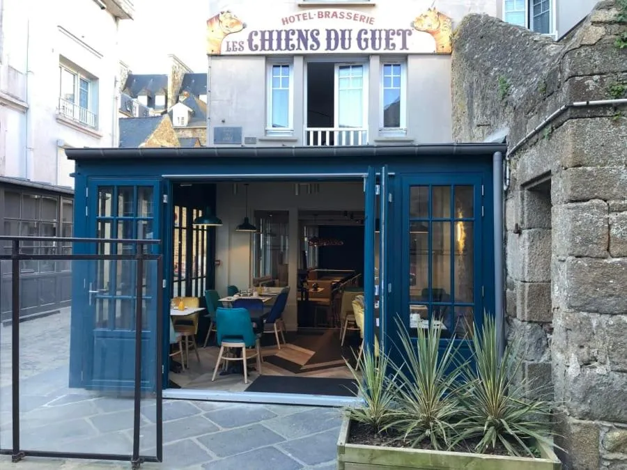 Property building in Les Chiens du Guet
