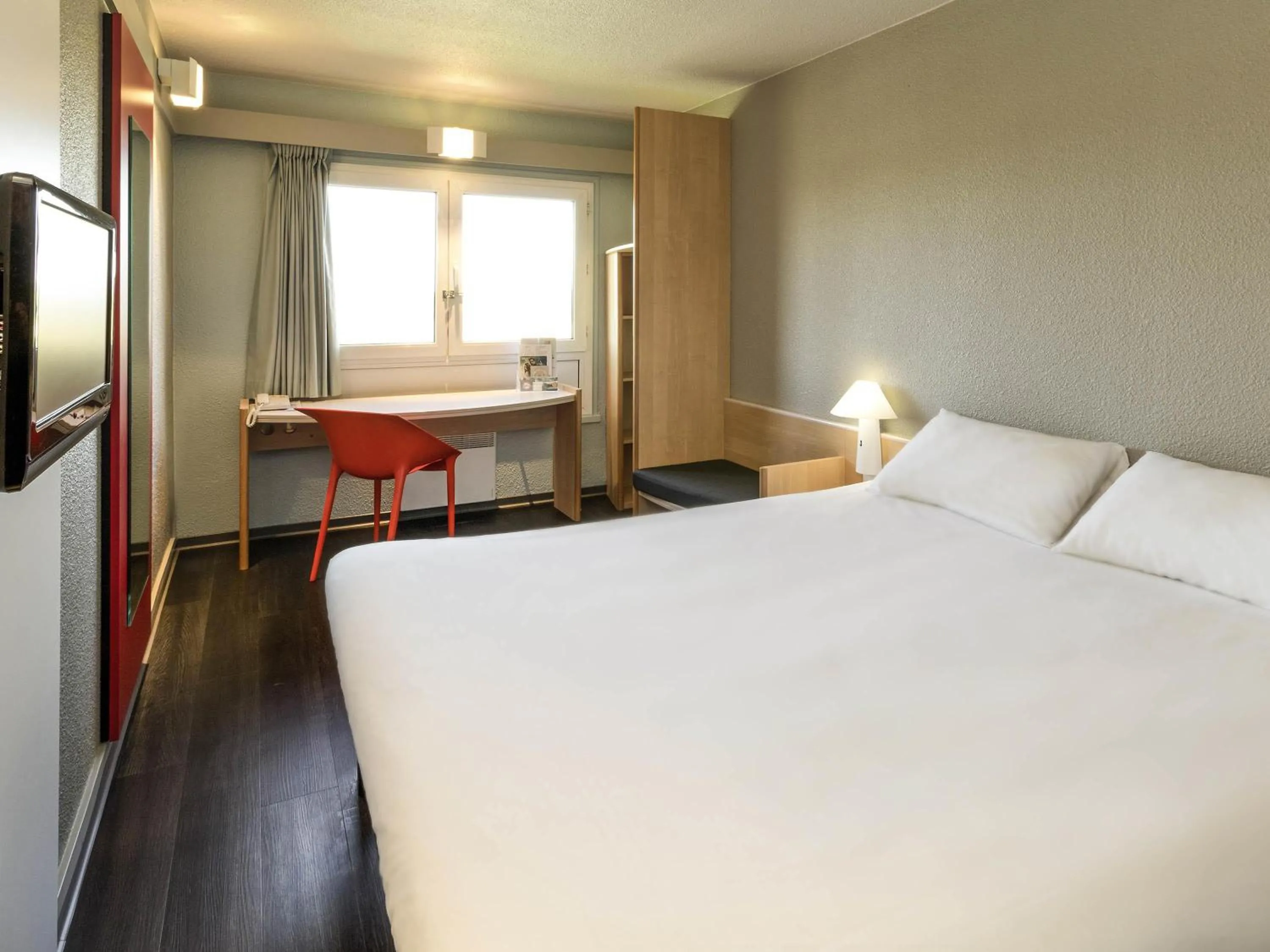 Standard Double Room in ibis Saint Dizier