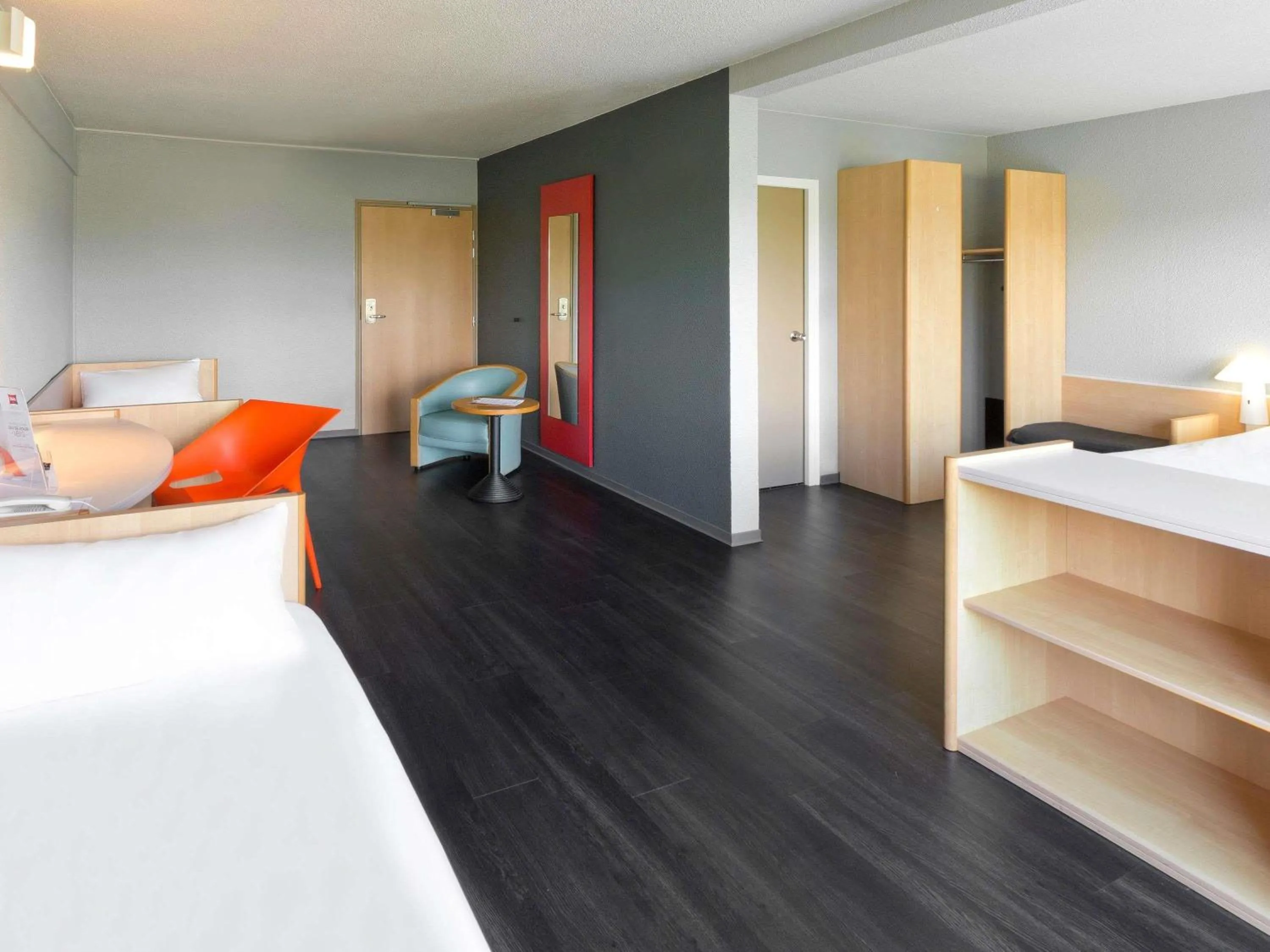 Bedroom, Bed in ibis Saint Dizier