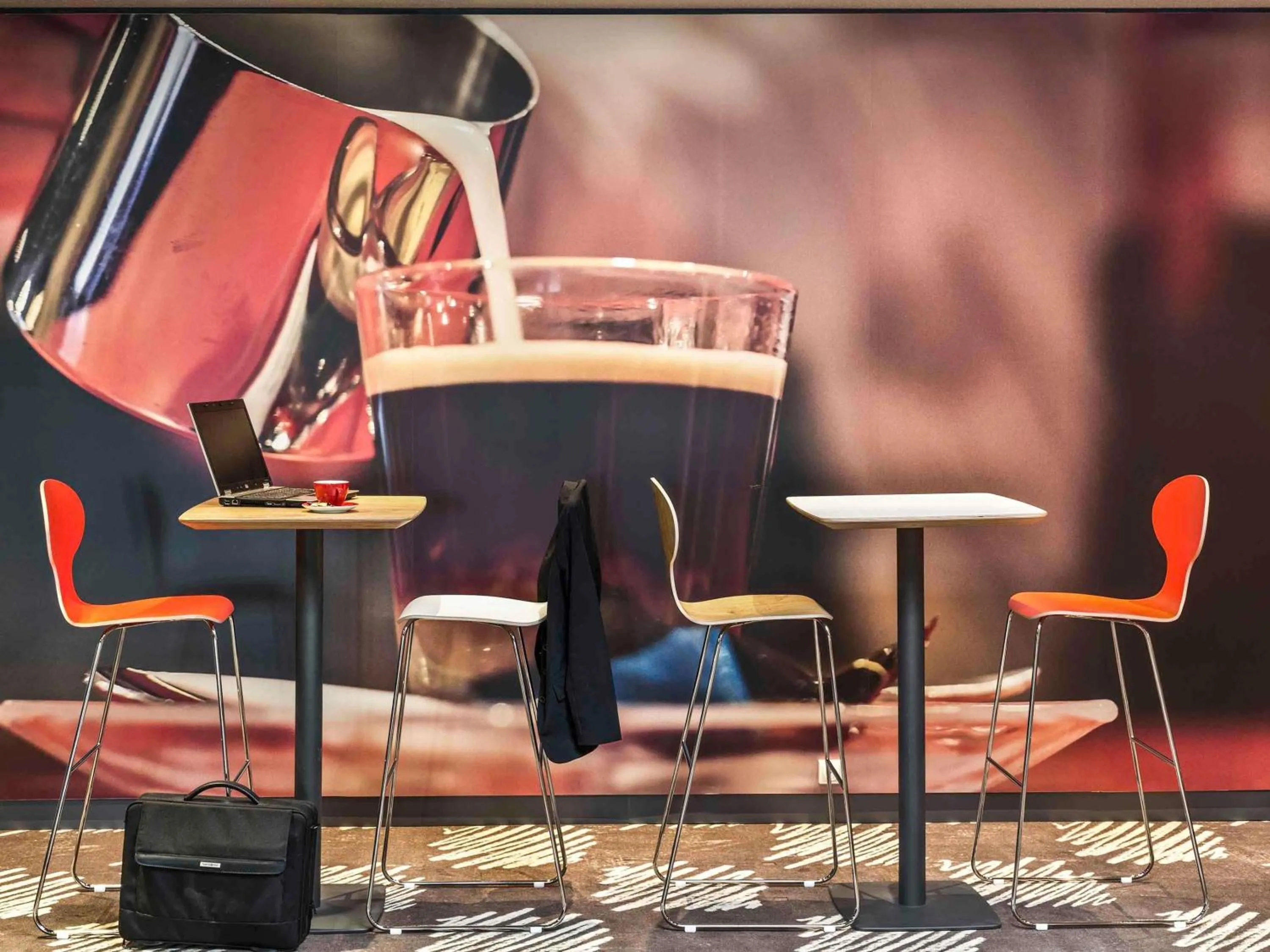 Lounge or bar in ibis Saint Dizier