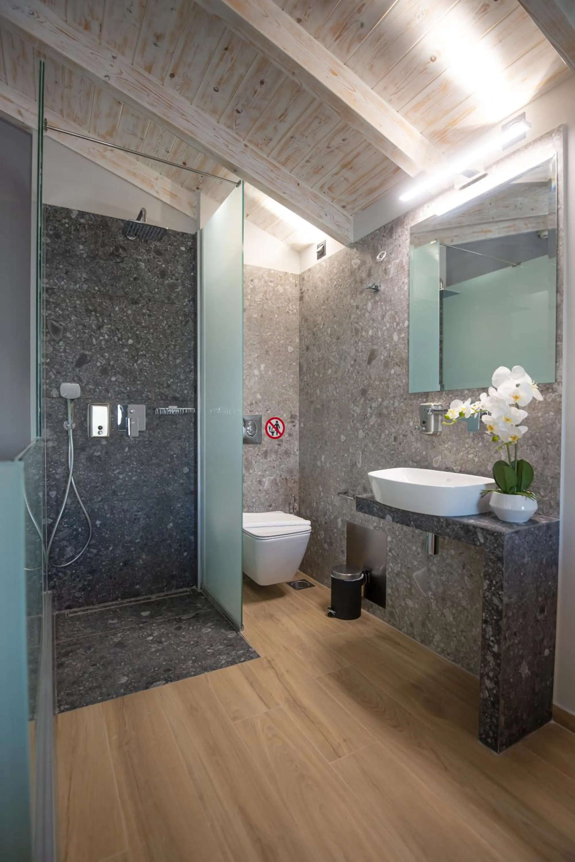 Shower in The Victoria Lefkada