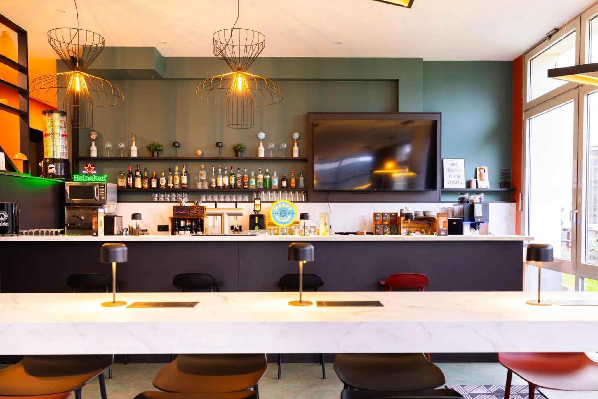 Lounge or bar in Holiday Inn - the niu, Blade Solingen by IHG