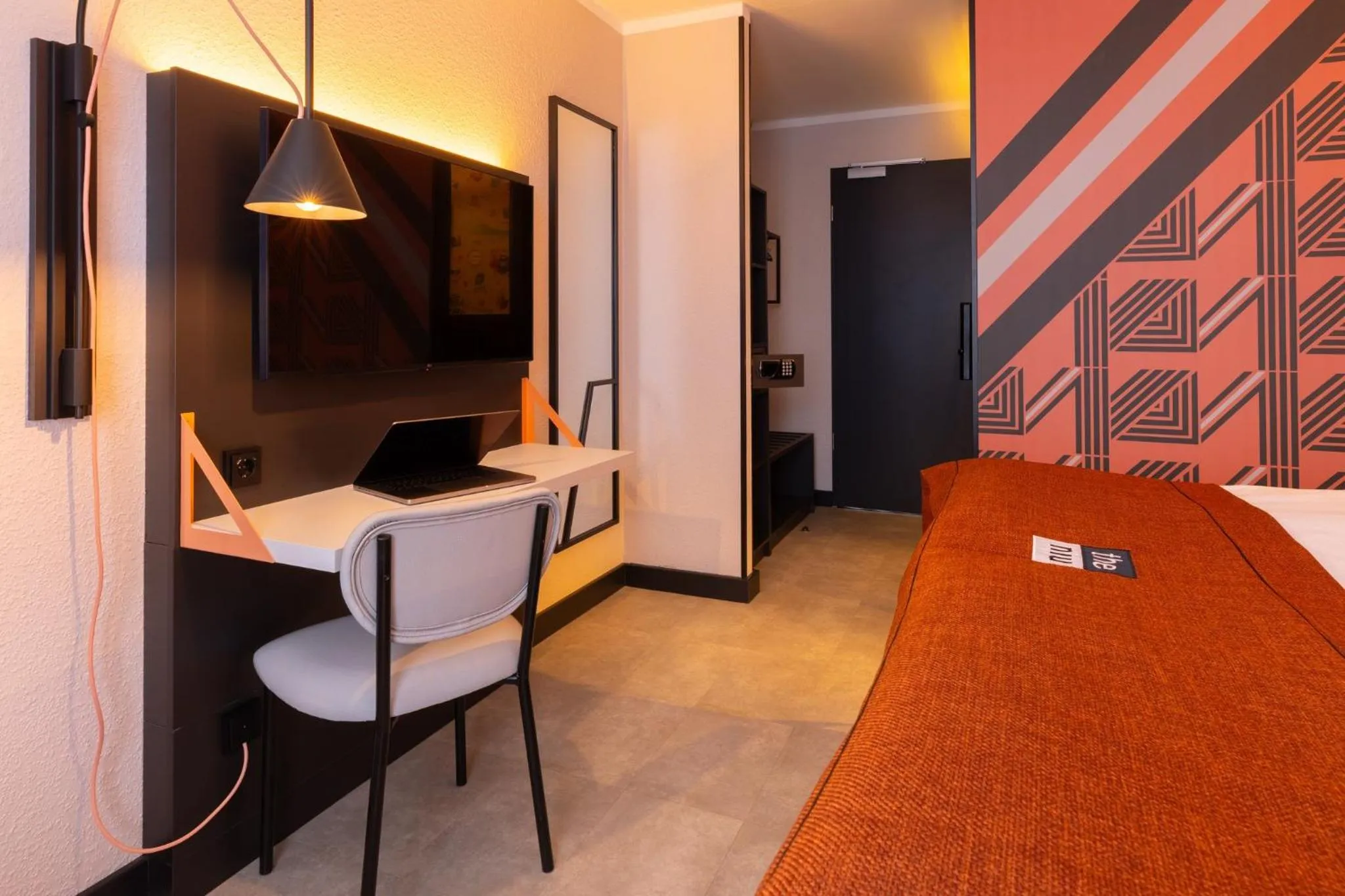 Photo of the whole room in Holiday Inn - the niu, Blade Solingen by IHG