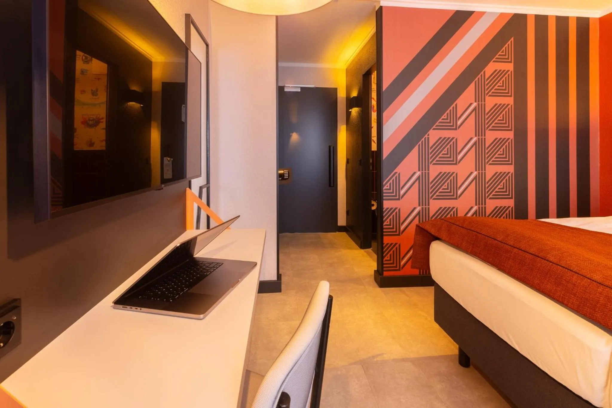 Photo of the whole room, Bed in Holiday Inn - the niu, Blade Solingen by IHG