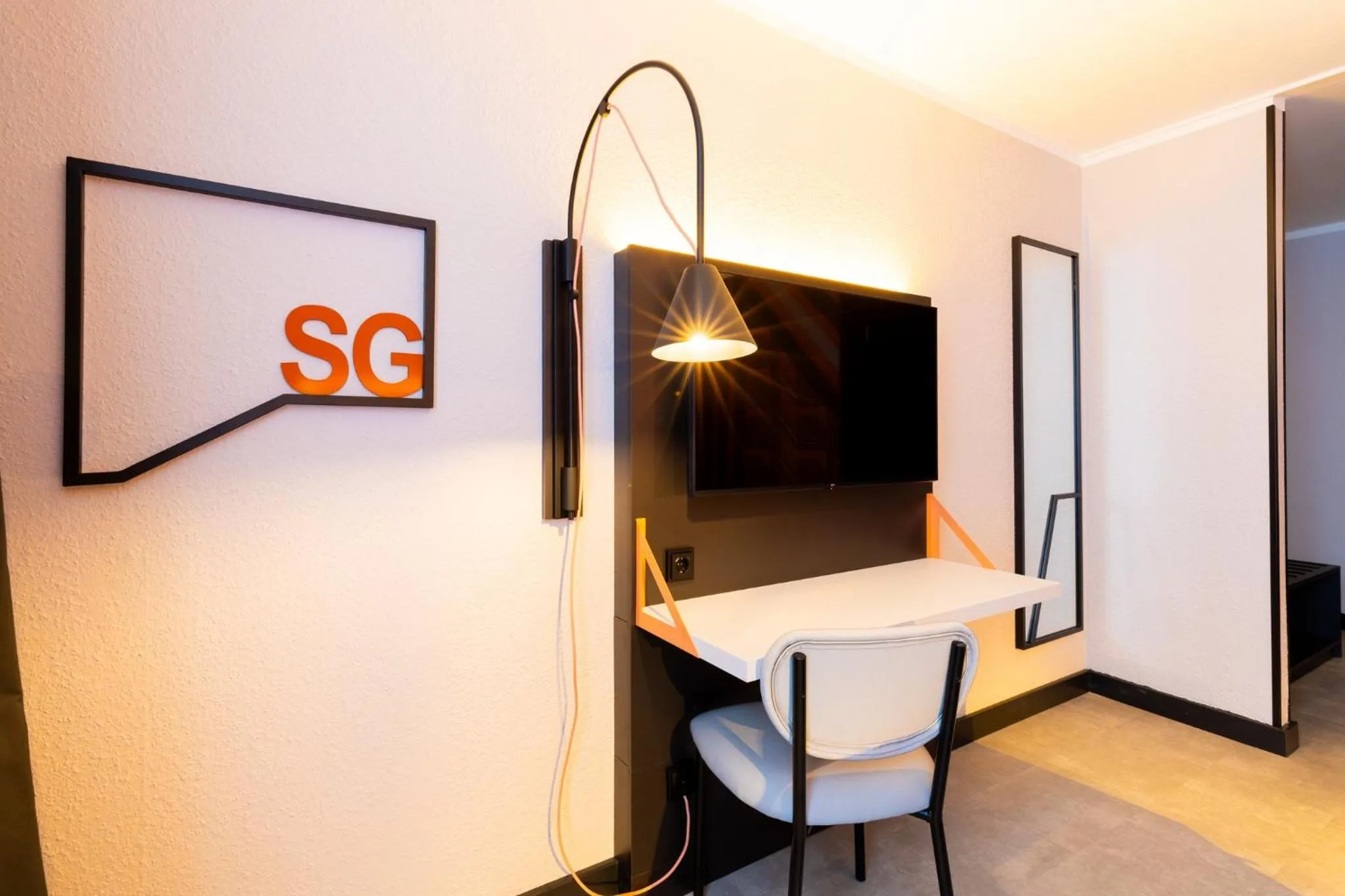 Photo of the whole room in Holiday Inn - the niu, Blade Solingen by IHG